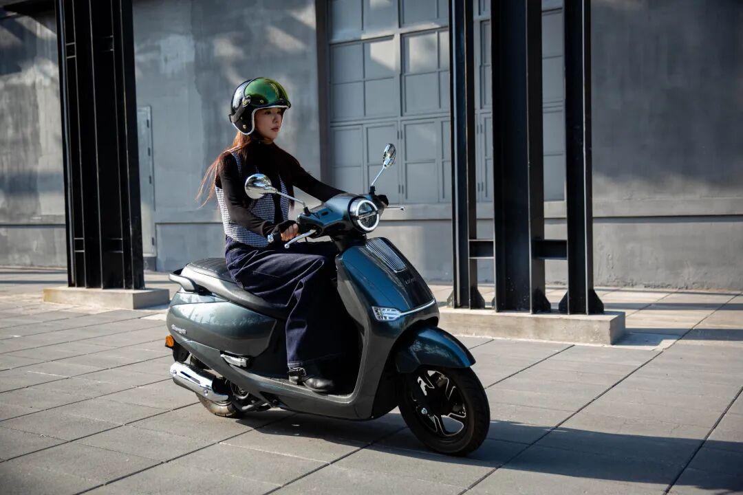 [大陆车讯]6580元！力帆发布繁花150入门复古踏板，还买啥...5487|小老婆汽機車資訊網