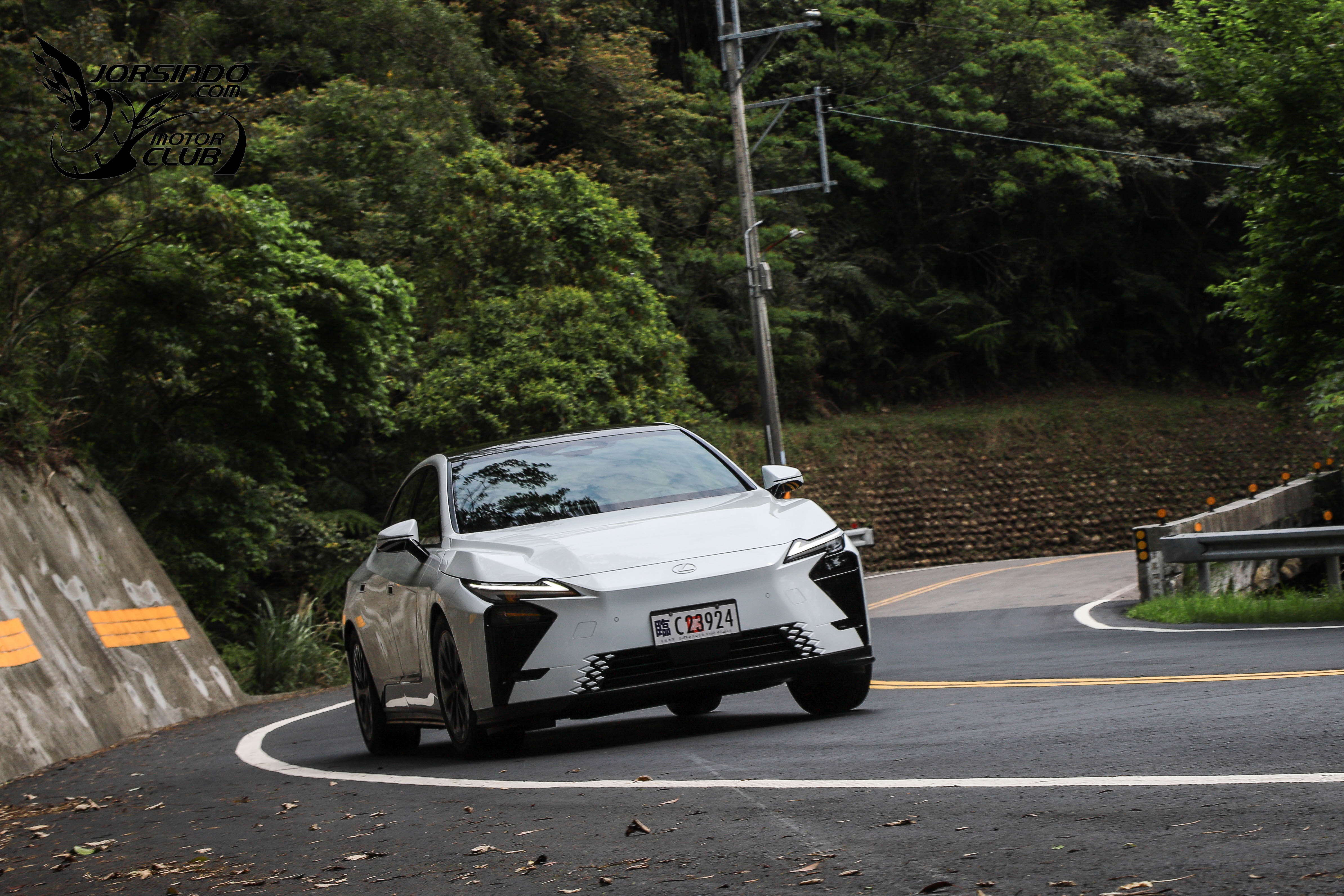 日式精緻系房車進化再出發！Lexus大改款ES 500e試駕報告7408|小老婆汽機車資訊網