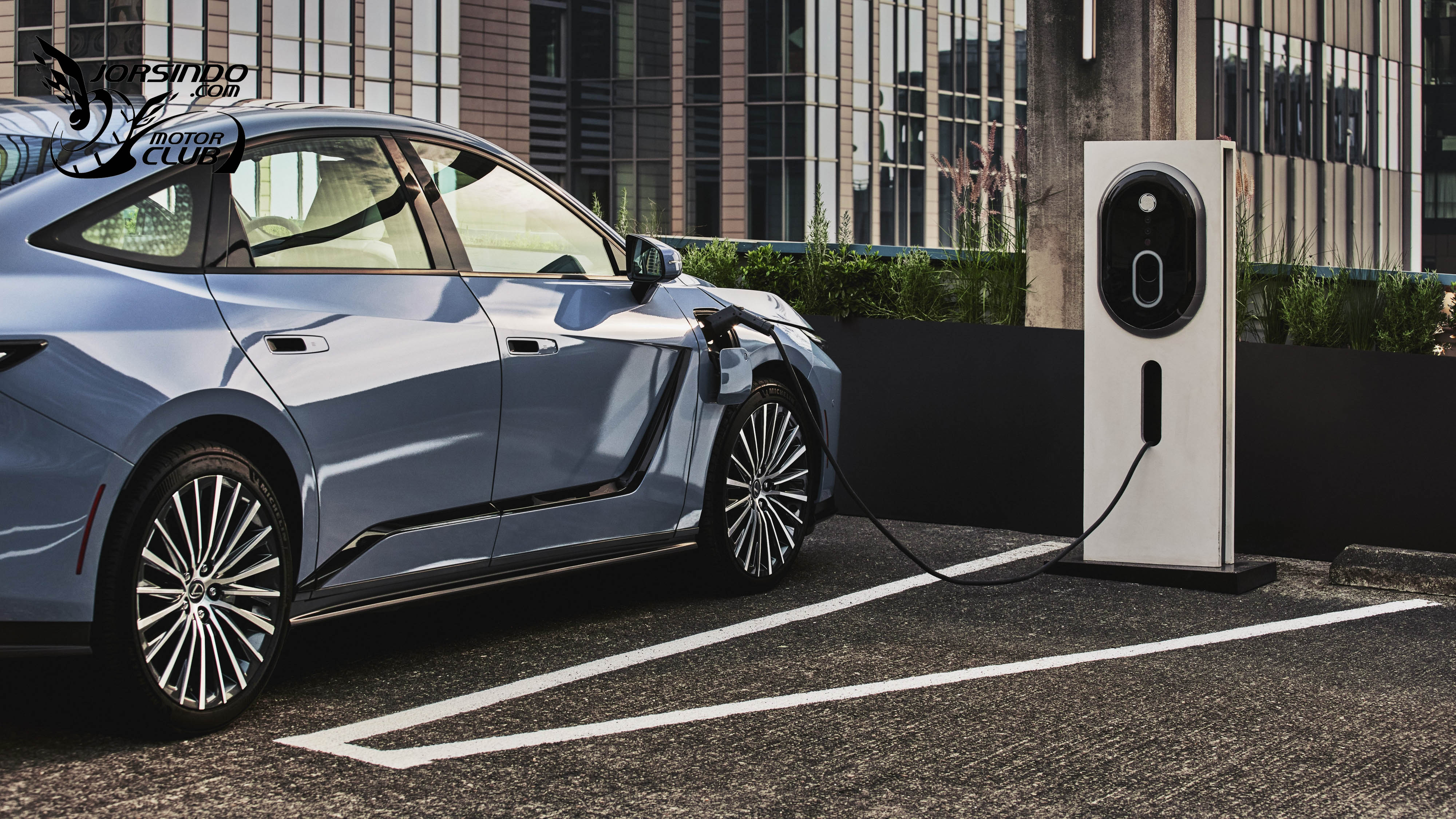 Lexus ES 350e現蹤內政部官網，要來台打純電CLA、Model 3？3854|小老婆汽機車資訊網
