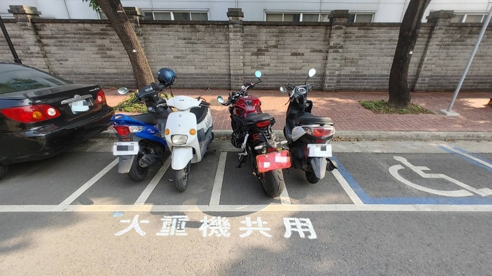 台中也開放重機停放機車格啦！但條件又與北北桃有差異..