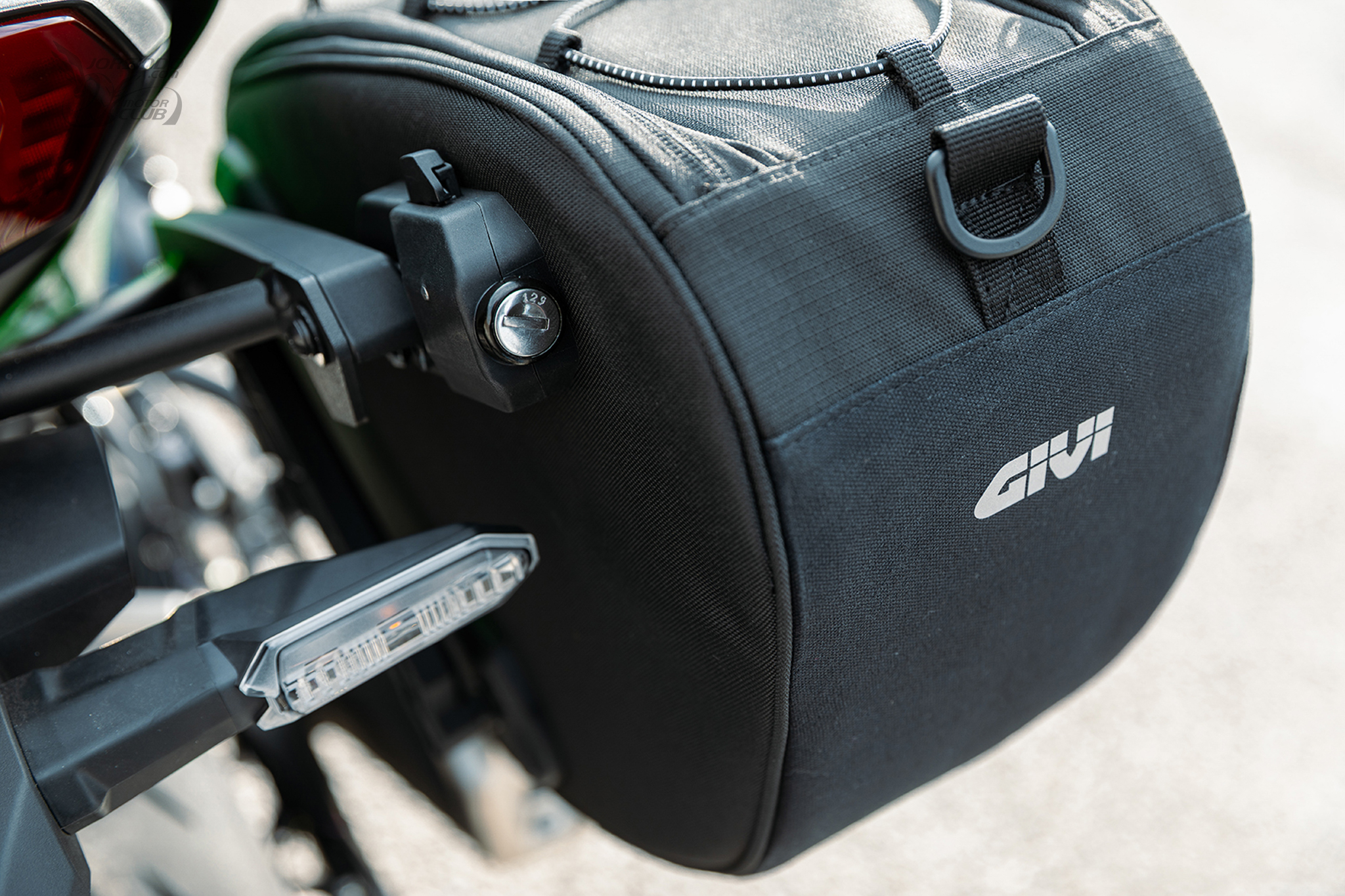 GIVI 隱形馬鞍包支架！外觀顏值控必備旅行單品7450|小老婆汽機車資訊網