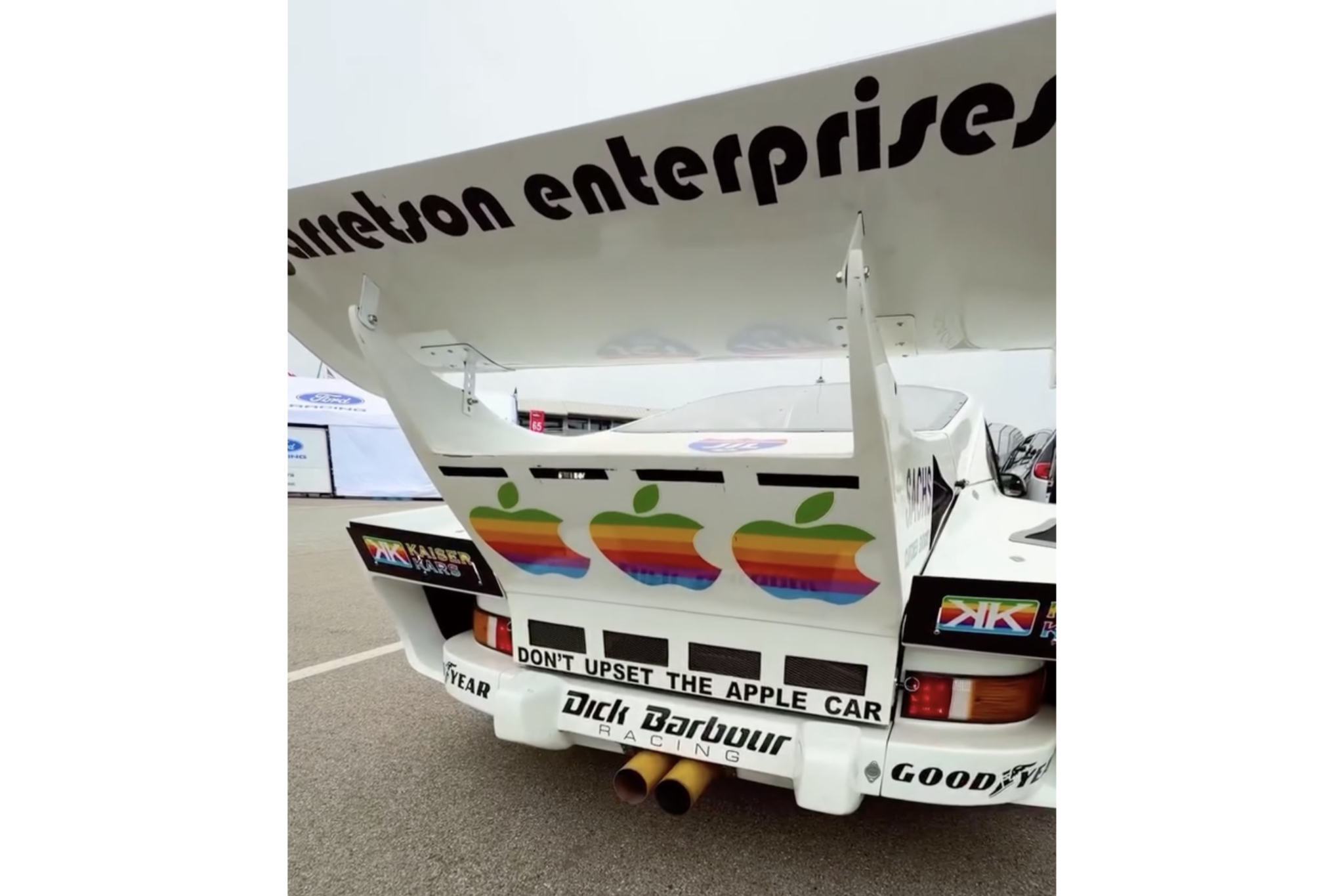 真的有 Apple Car！Porsche 963 復刻蘋果塗裝參賽影片彩蛋滿滿1854|Apple Car,Apple,Porsche 963,Porsche,Apple Computer,賽車小老婆汽機車資訊網