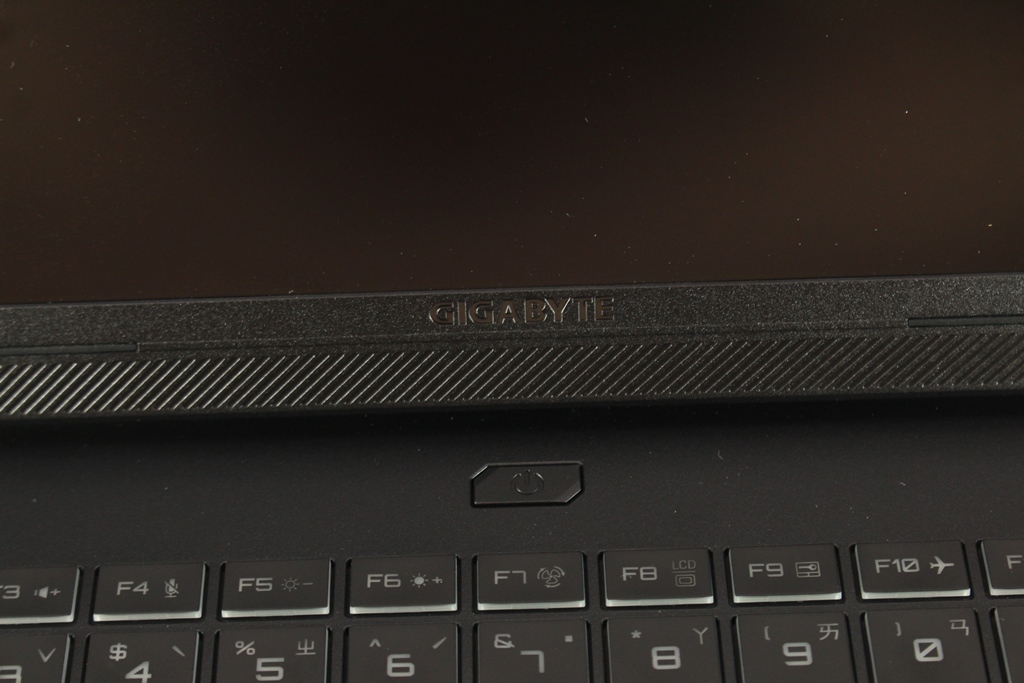 技嘉GIGABYTE Gaming A16 5VH電競筆電-搭載NVIDIA RTX5060顯卡，平價...2776|小老婆汽機車資訊網
