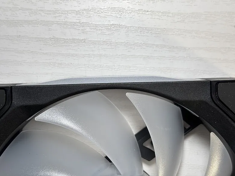 「厚度升級、風量更有感！」EZDIY-FAB BF12 ARGB PWM 一體式風扇4889|小老婆汽機車資訊網