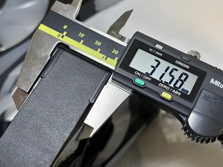「厚度升級、風量更有感！」EZDIY-FAB BF12 ARGB PWM 一體式風扇8180|小老婆汽機車資訊網