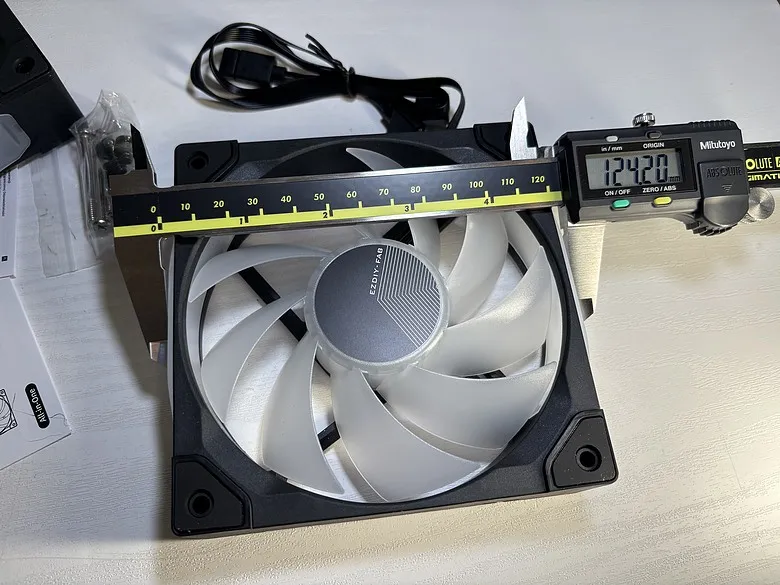 「厚度升級、風量更有感！」EZDIY-FAB BF12 ARGB PWM 一體式風扇3455|小老婆汽機車資訊網