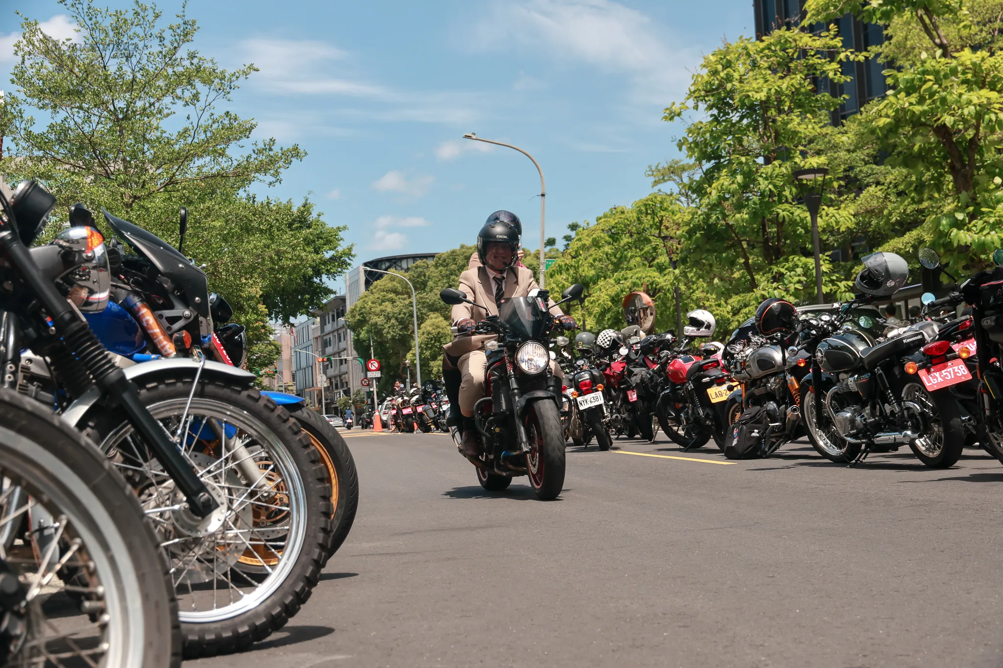 穿西裝騎重機！2026 DGR 紳士路騎開跑 規模更勝過往1514|小老婆汽機車資訊網