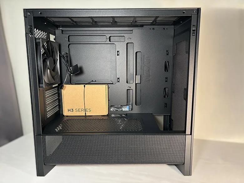NZXT 恩傑 H3 Flow ft. EZDIY-FAB VH90 ARGB 通用式顯卡支架開箱761|小老婆汽機車資訊網