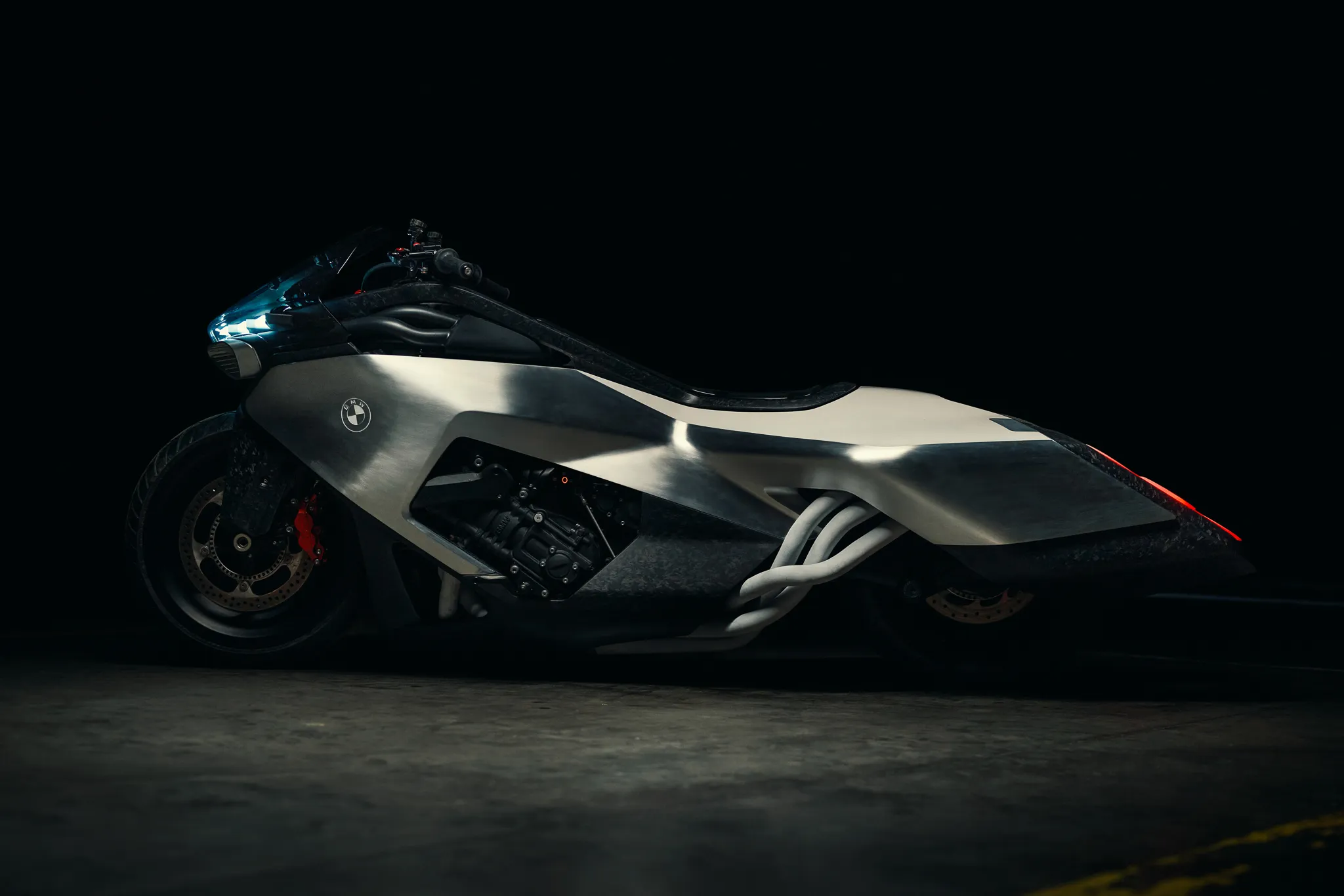 1800cc六缸巨獸 BMW Motorrad Vision K 18 超音速戰機731|小老婆汽機車資訊網