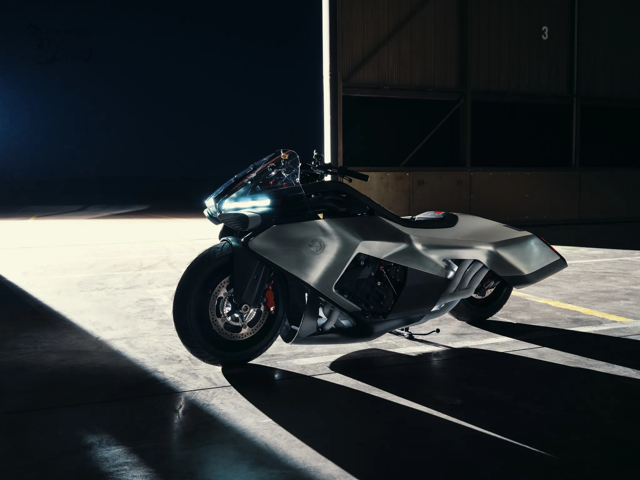 1800cc六缸巨獸 BMW Motorrad Vision K 18 超音速戰機