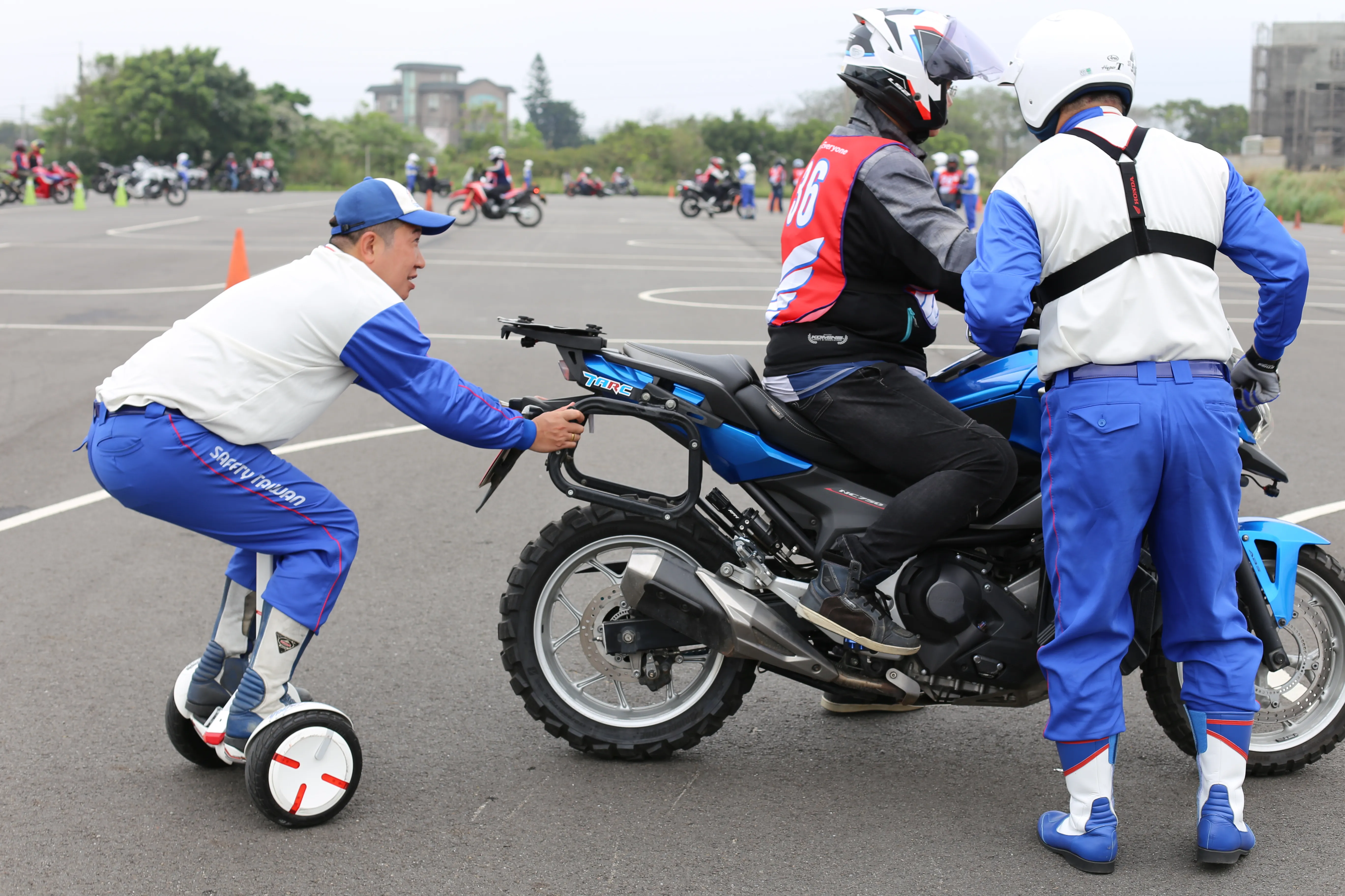 騎久了車才開始學騎車- HONDA HMS 騎乘技能檢定 &amp; NC750X7403|小老婆汽機車資訊網
