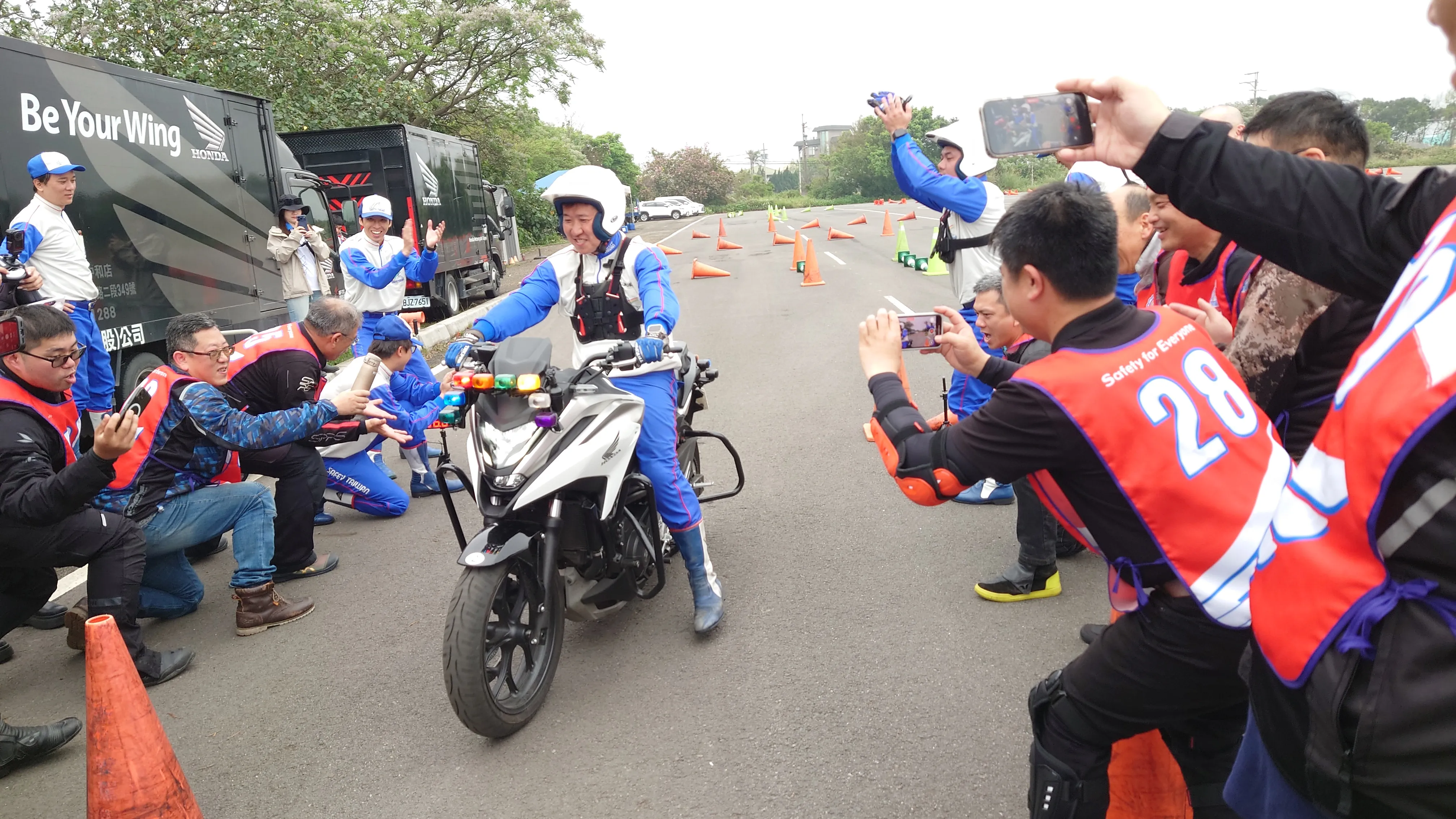 騎久了車才開始學騎車- HONDA HMS 騎乘技能檢定 &amp; NC750X3683|小老婆汽機車資訊網