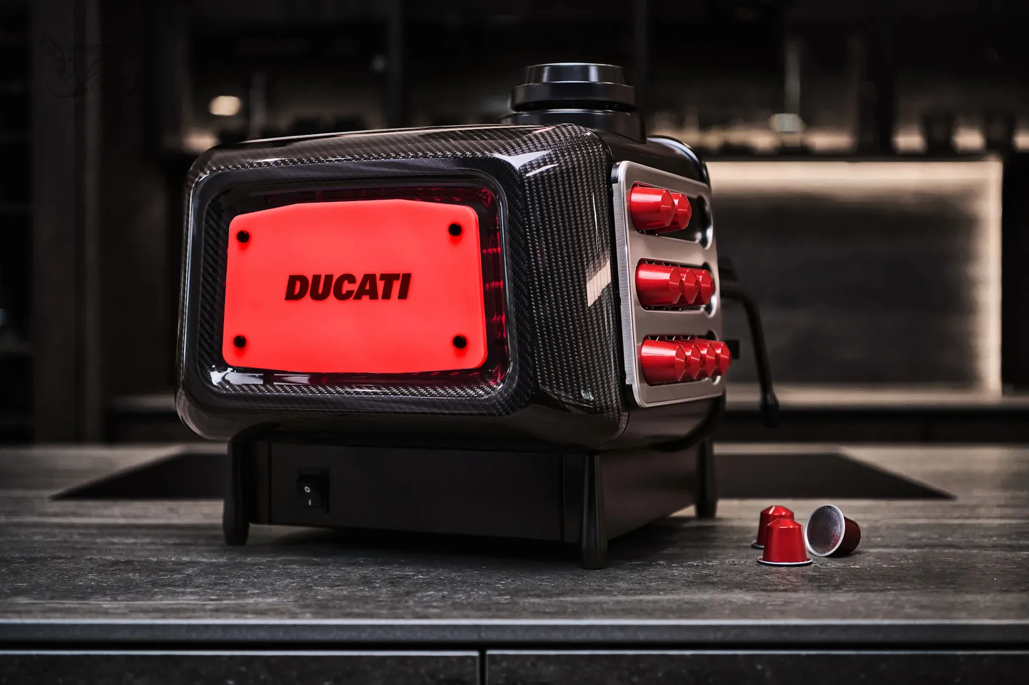 Ducati 慶祝百週年！限量 1926 台碳纖維材質膠囊咖啡機264|小老婆汽機車資訊網
