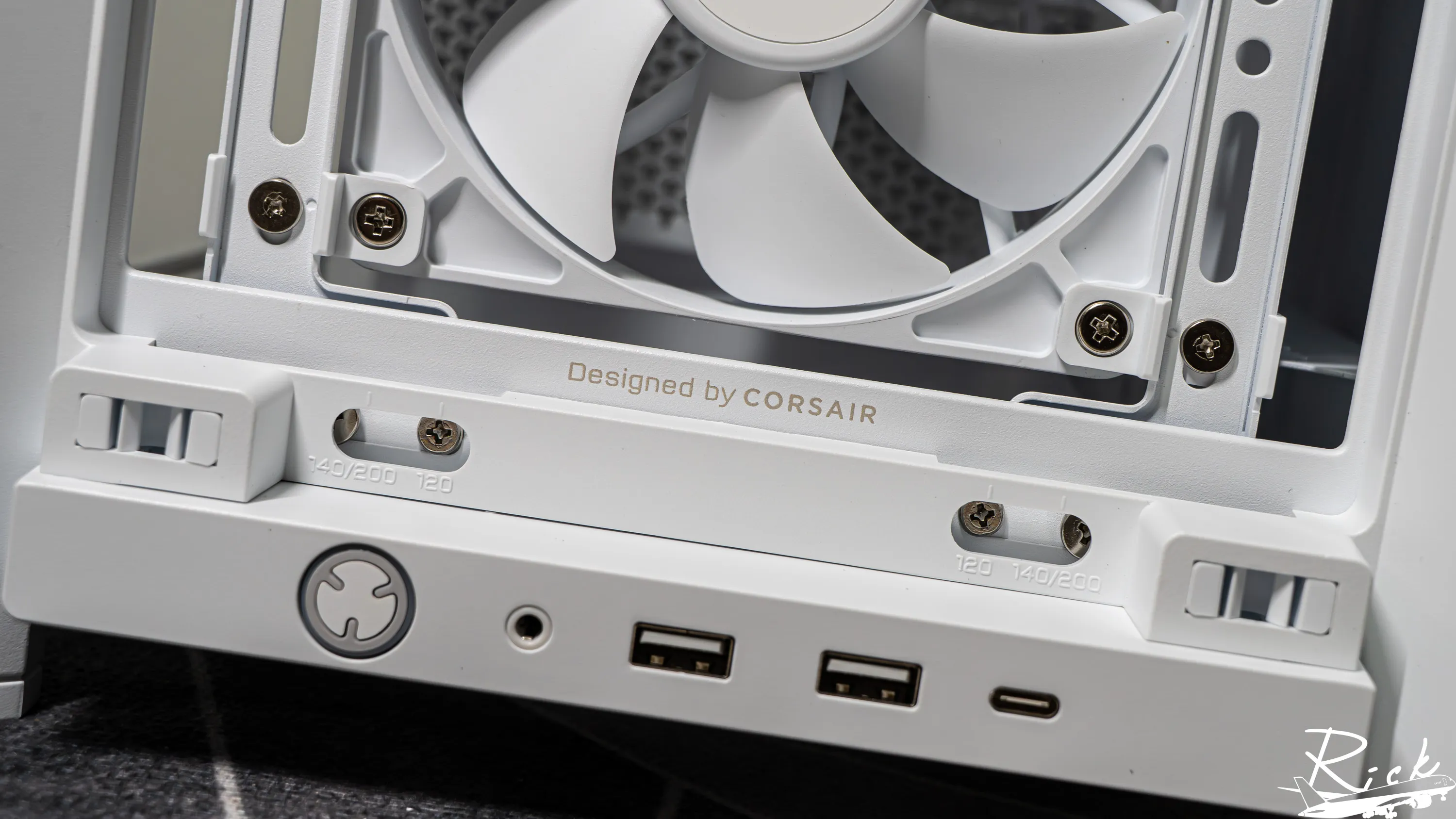 【開箱】木紋靜謐氣息 | CORSAIR FRAME 4000D WOOD RS WHITE4084|小老婆汽機車資訊網