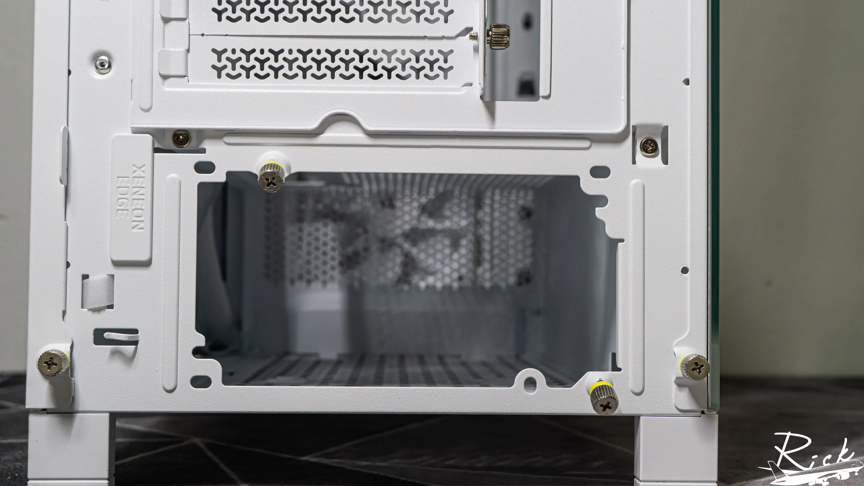 【開箱】木紋靜謐氣息 | CORSAIR FRAME 4000D WOOD RS WHITE390|小老婆汽機車資訊網
