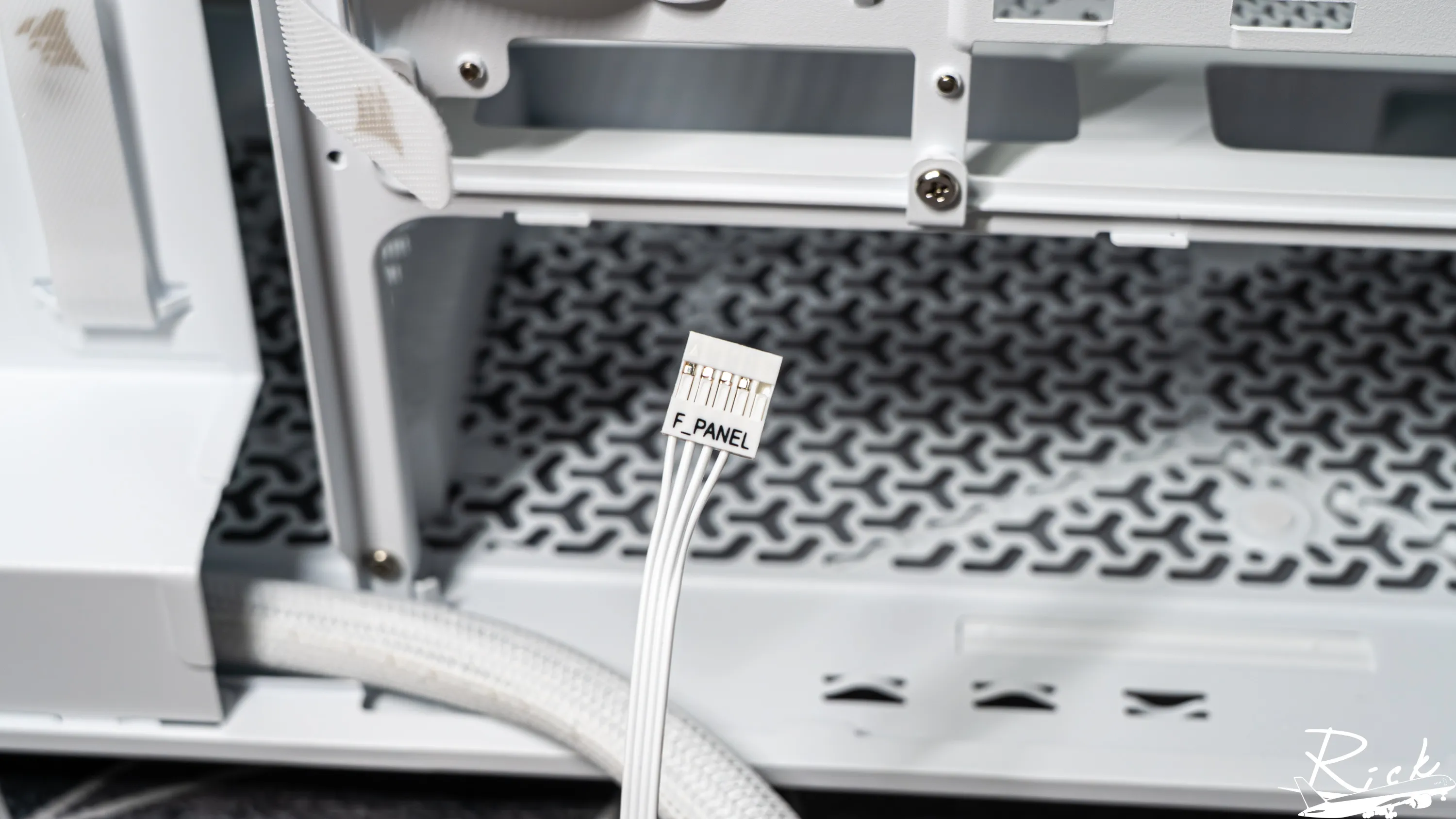 【開箱】木紋靜謐氣息 | CORSAIR FRAME 4000D WOOD RS WHITE4874|小老婆汽機車資訊網