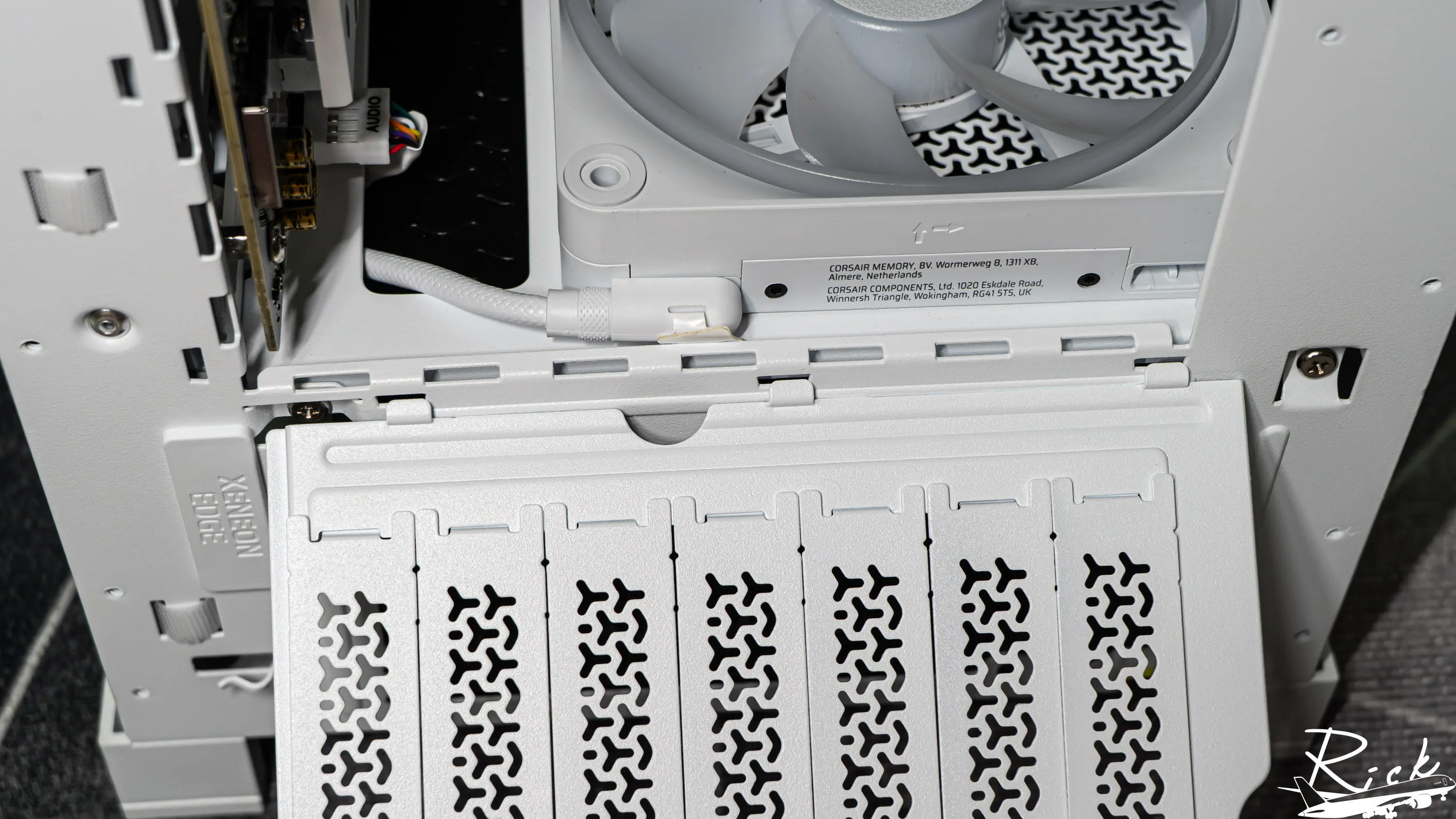 【開箱】木紋靜謐氣息 | CORSAIR FRAME 4000D WOOD RS WHITE4560|小老婆汽機車資訊網