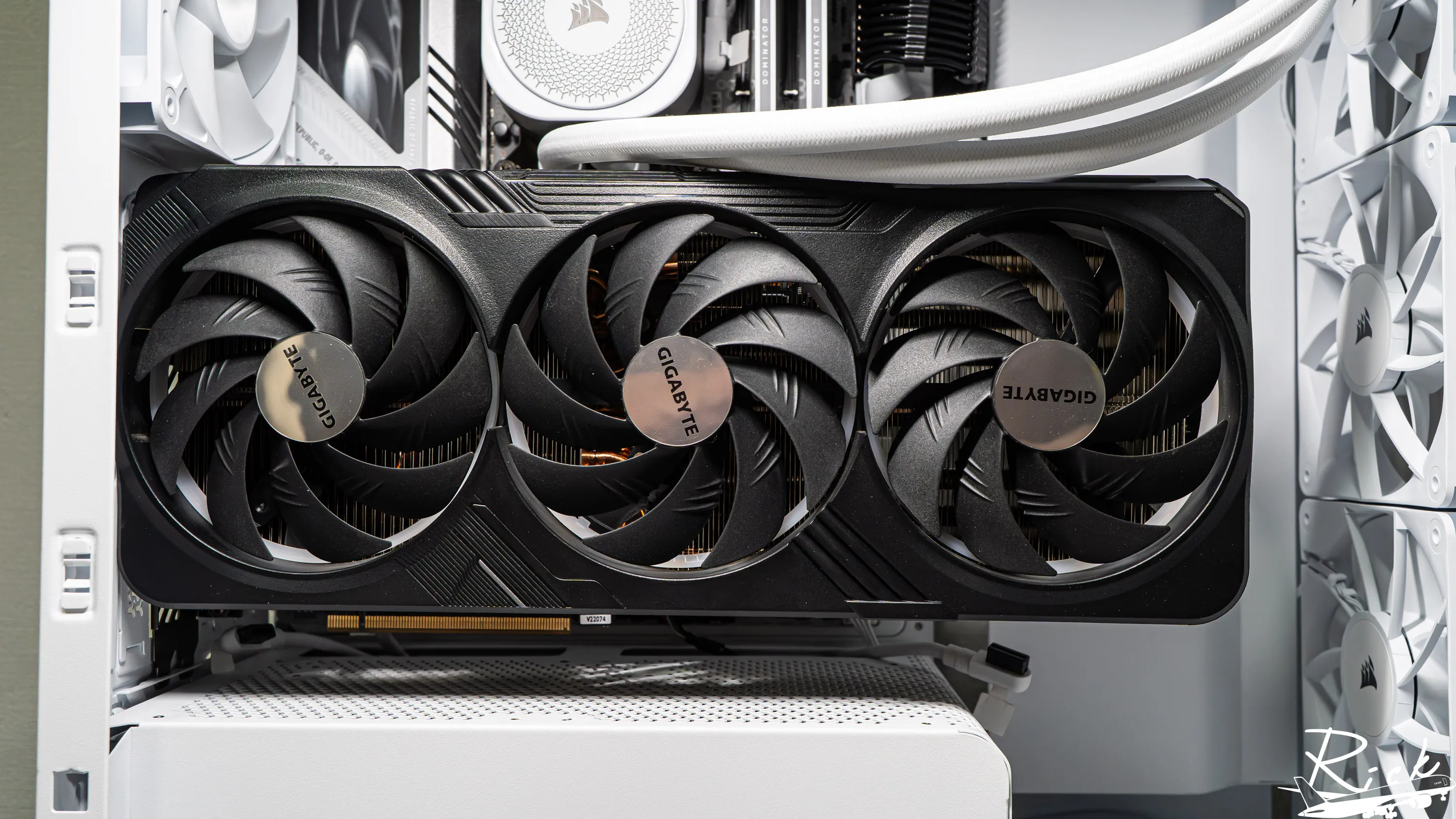 【開箱】木紋靜謐氣息 | CORSAIR FRAME 4000D WOOD RS WHITE4439|小老婆汽機車資訊網