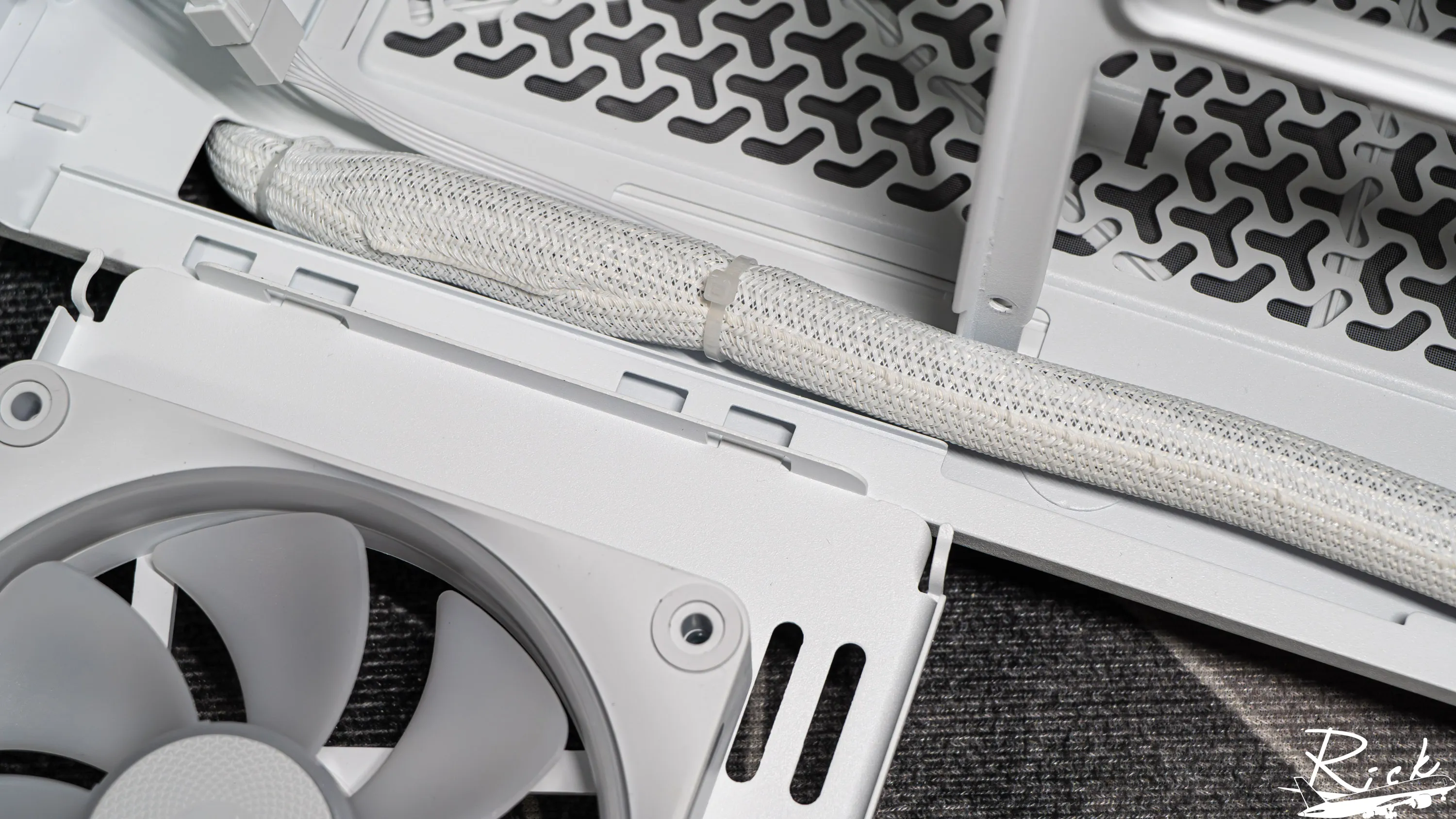 【開箱】木紋靜謐氣息 | CORSAIR FRAME 4000D WOOD RS WHITE3431|小老婆汽機車資訊網
