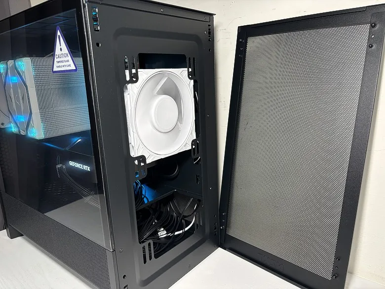 「視覺系玩家必備！」Arctic P12 Pro Reverse A-RGB 反向風扇開箱 ft. MX-75359|小老婆汽機車資訊網