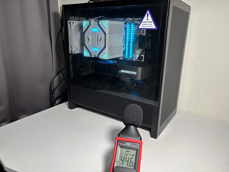 「視覺系玩家必備！」Arctic P12 Pro Reverse A-RGB 反向風扇開箱 ft. MX-77678|小老婆汽機車資訊網