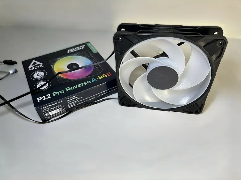 「視覺系玩家必備！」Arctic P12 Pro Reverse A-RGB 反向風扇開箱 ft. MX-7 ...