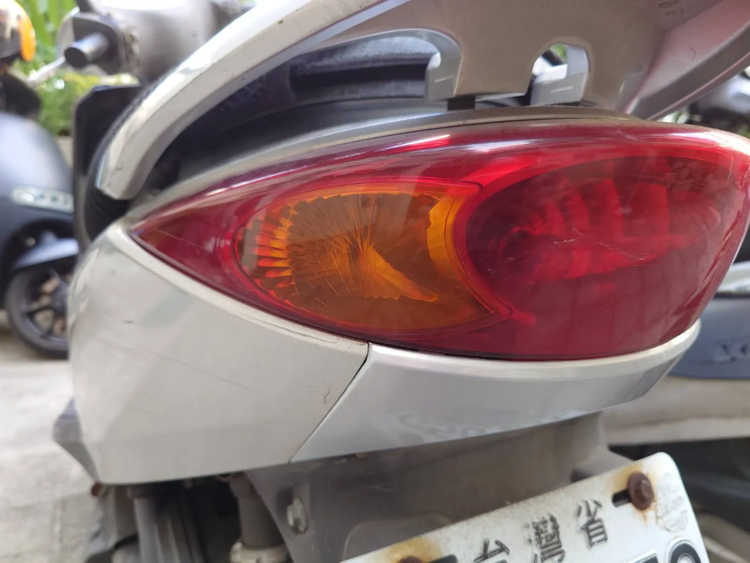 勁風光1B6正副廠車殼顏色差異分享5848|小老婆汽機車資訊網