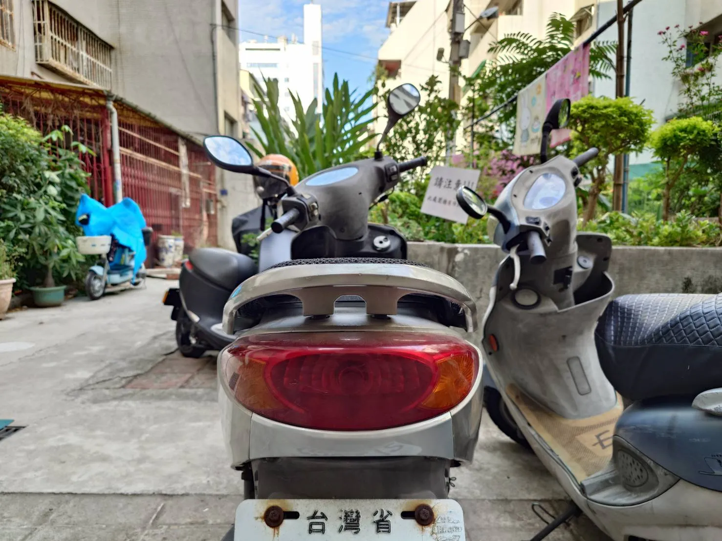勁風光1B6正副廠車殼顏色差異分享612|小老婆汽機車資訊網