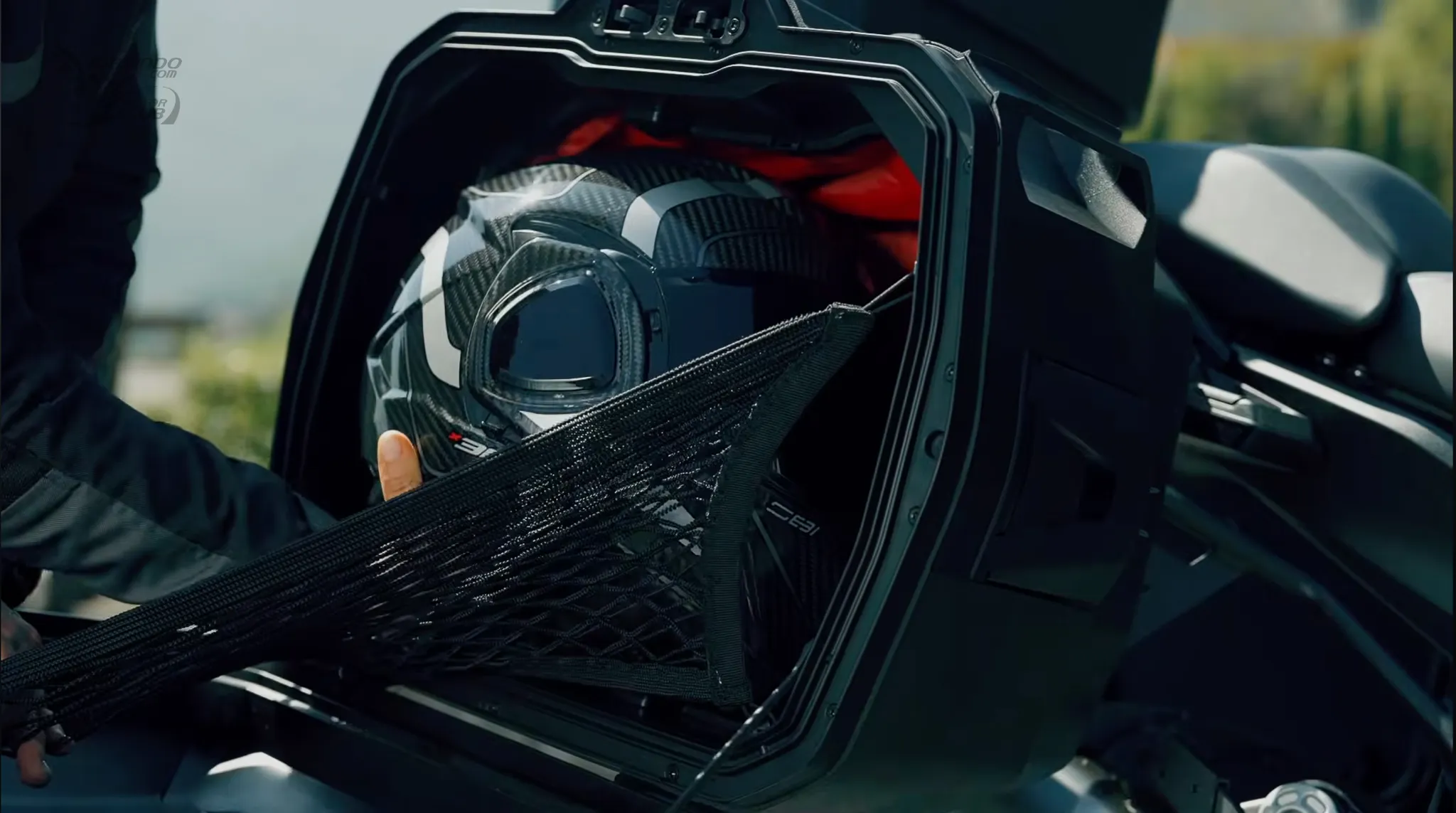 魔術空間 GIVI XSPACE 可擴充側箱 / 後箱 27L 瞬間變 36L2898|小老婆汽機車資訊網