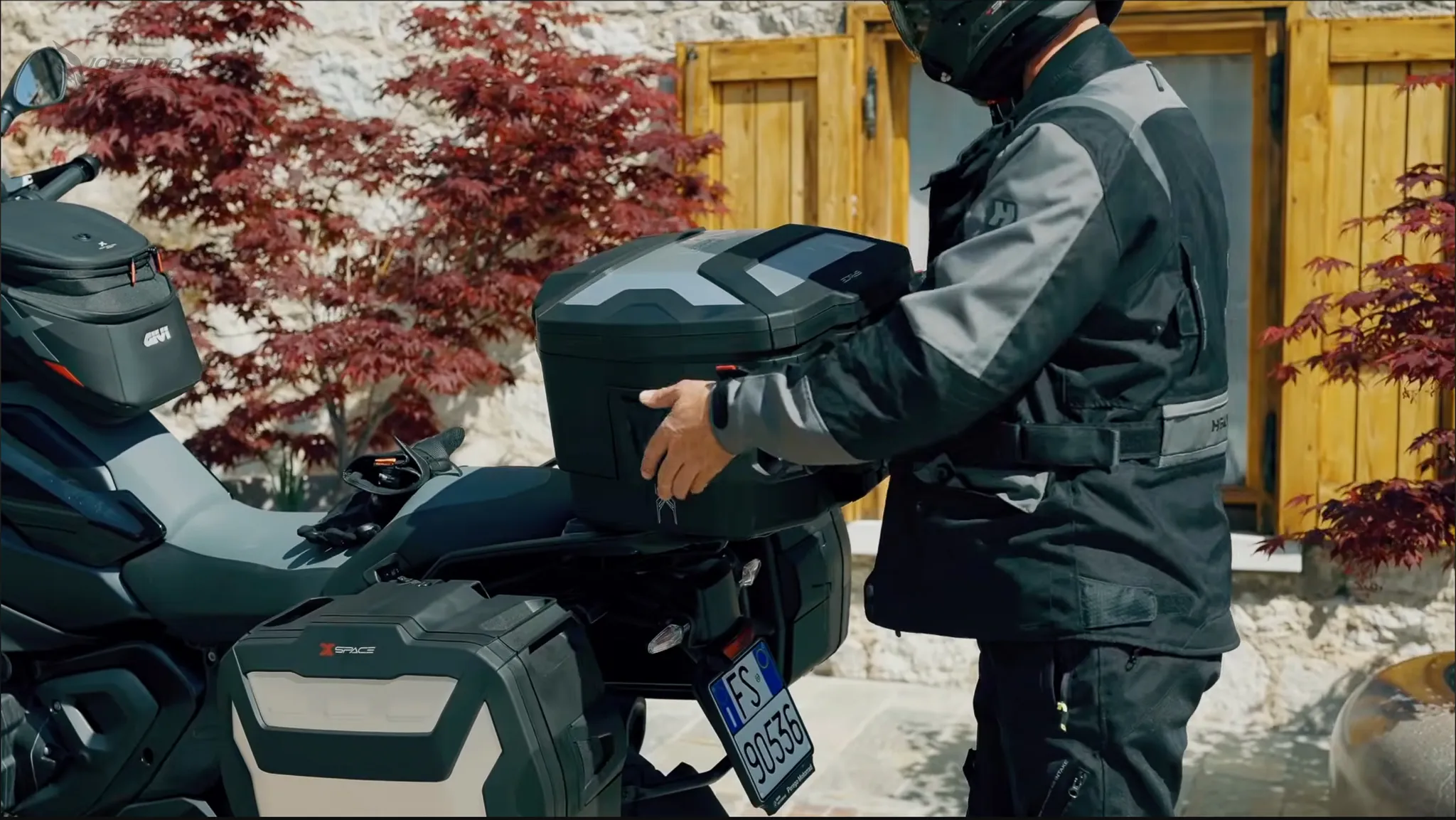 魔術空間 GIVI XSPACE 可擴充側箱 / 後箱 27L 瞬間變 36L66|小老婆汽機車資訊網
