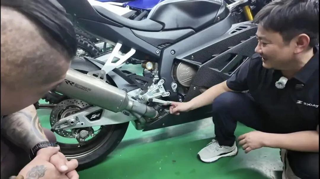 [大陆车讯]馆长拜访张雪！820RR-RS首次曝光，售价或超10万458|小老婆汽機車資訊網