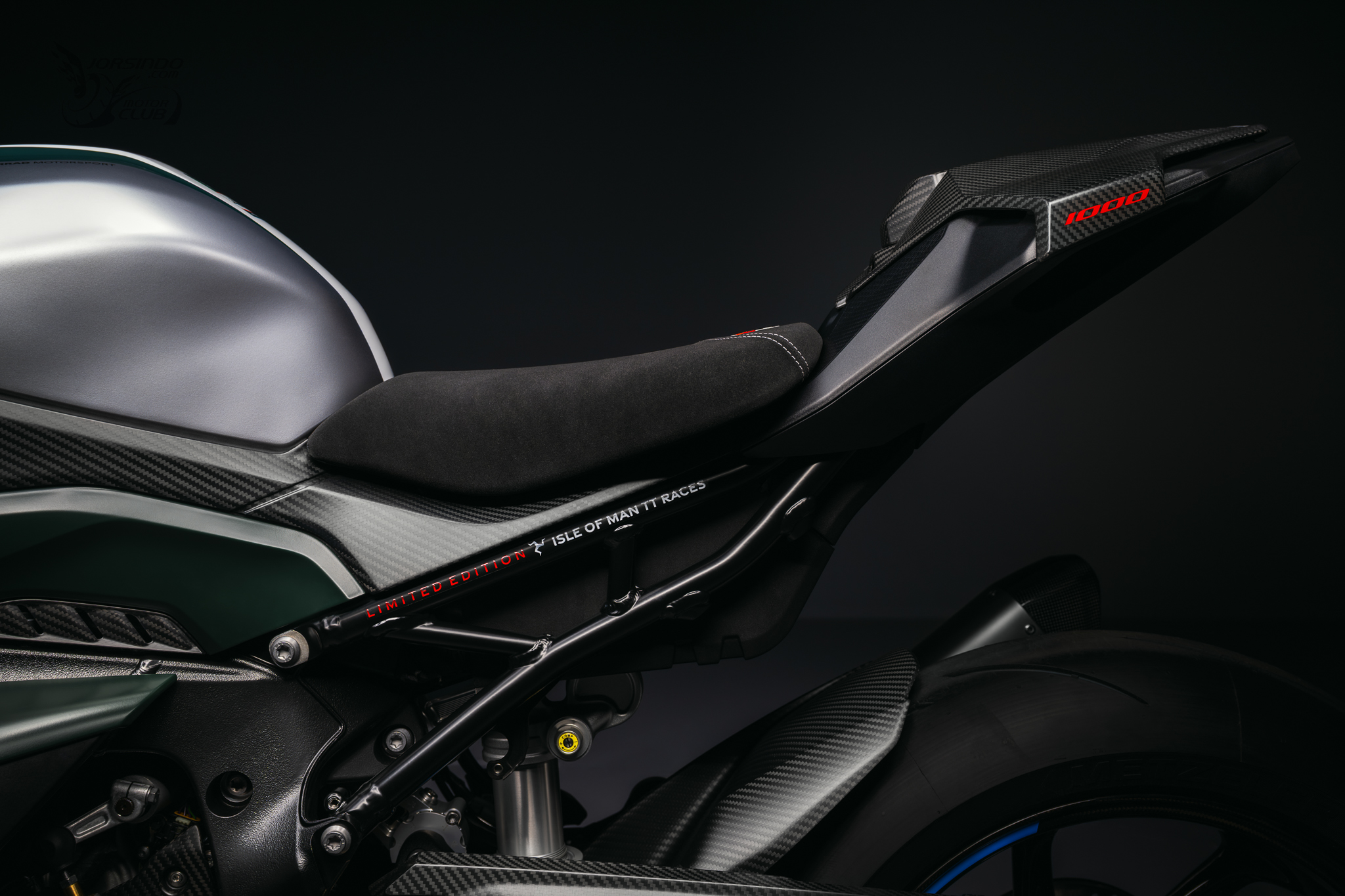 BMW M 1000 RR 曼島 TT 限定版 英國賽車綠｜全球限量 115 台7013|小老婆汽機車資訊網