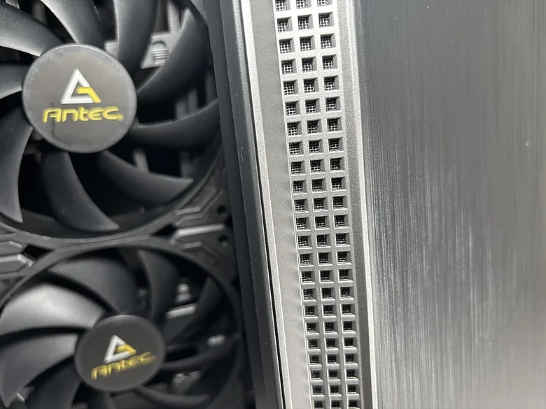 「拒絕光污染的逆襲！」Antec 安鈦克 P7 S 靜音機殼開箱3053|小老婆汽機車資訊網