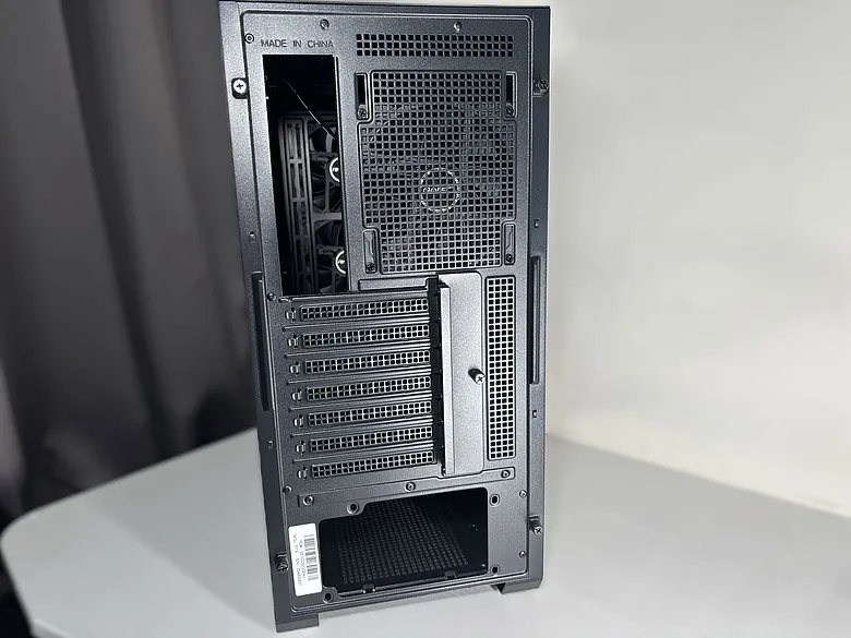 「拒絕光污染的逆襲！」Antec 安鈦克 P7 S 靜音機殼開箱9768|小老婆汽機車資訊網