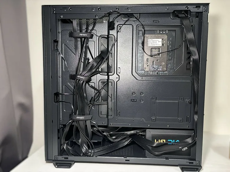 「拒絕光污染的逆襲！」Antec 安鈦克 P7 S 靜音機殼開箱8218|小老婆汽機車資訊網