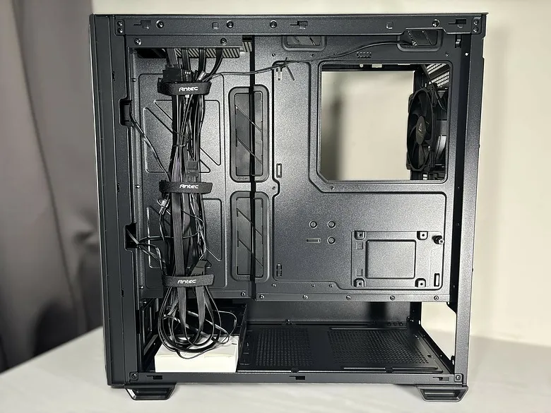 「拒絕光污染的逆襲！」Antec 安鈦克 P7 S 靜音機殼開箱2359|小老婆汽機車資訊網