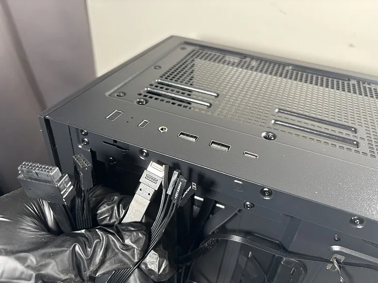 「拒絕光污染的逆襲！」Antec 安鈦克 P7 S 靜音機殼開箱3459|小老婆汽機車資訊網