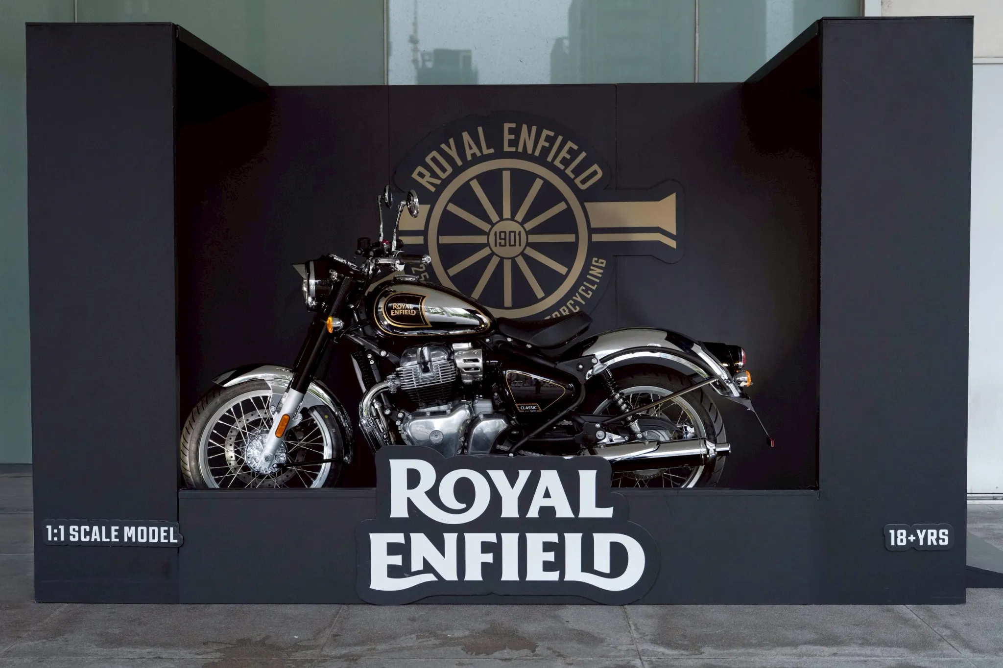 Royal Enfield Meteor 350 新色首發 極光紅限時進駐林口三井！1551|小老婆汽機車資訊網