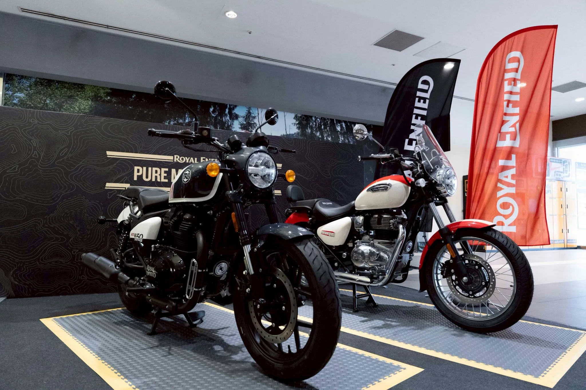 Royal Enfield Meteor 350 新色首發 極光紅限時進駐林口三井！362|小老婆汽機車資訊網