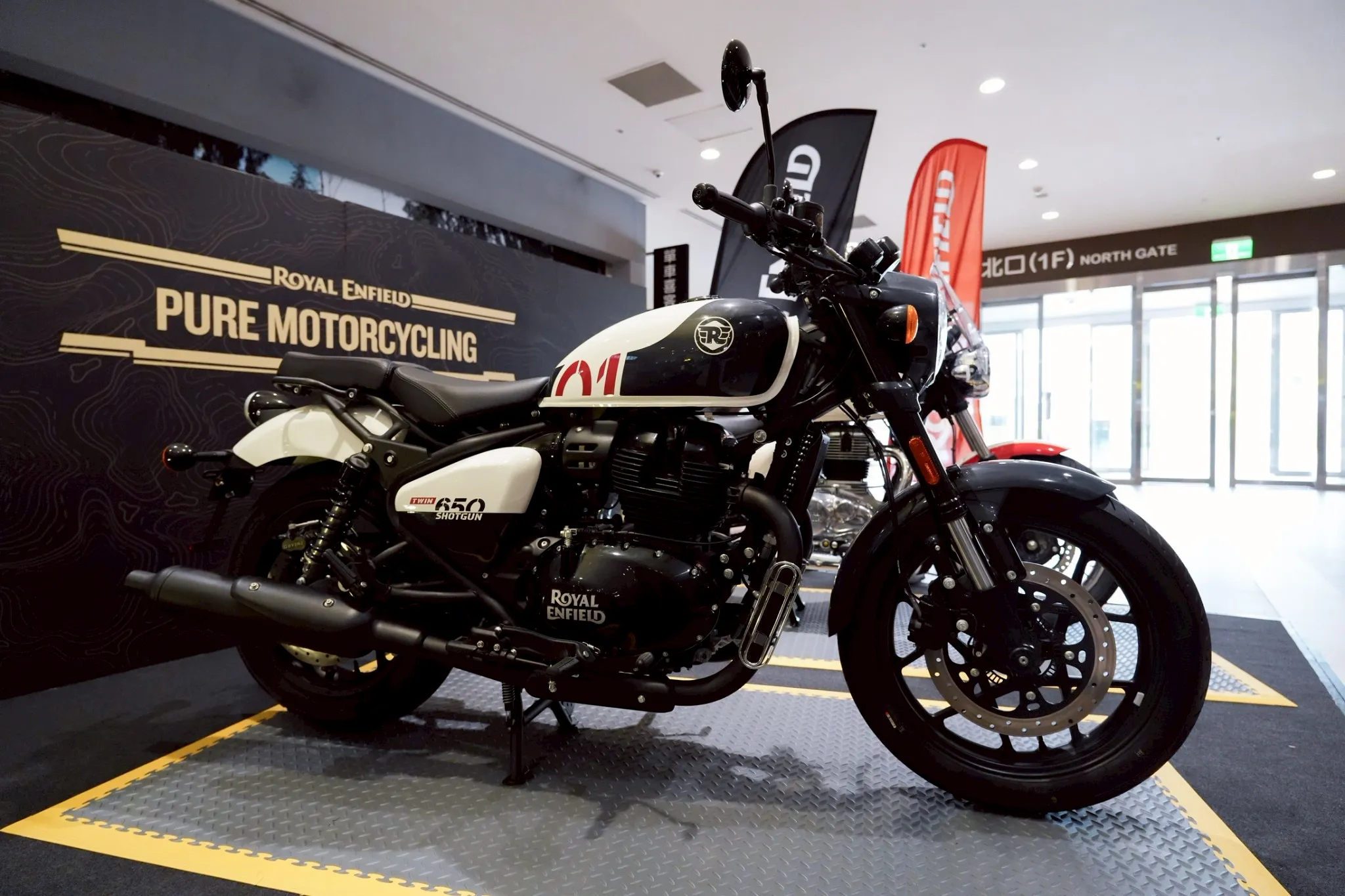 Royal Enfield Meteor 350 新色首發 極光紅限時進駐林口三井！