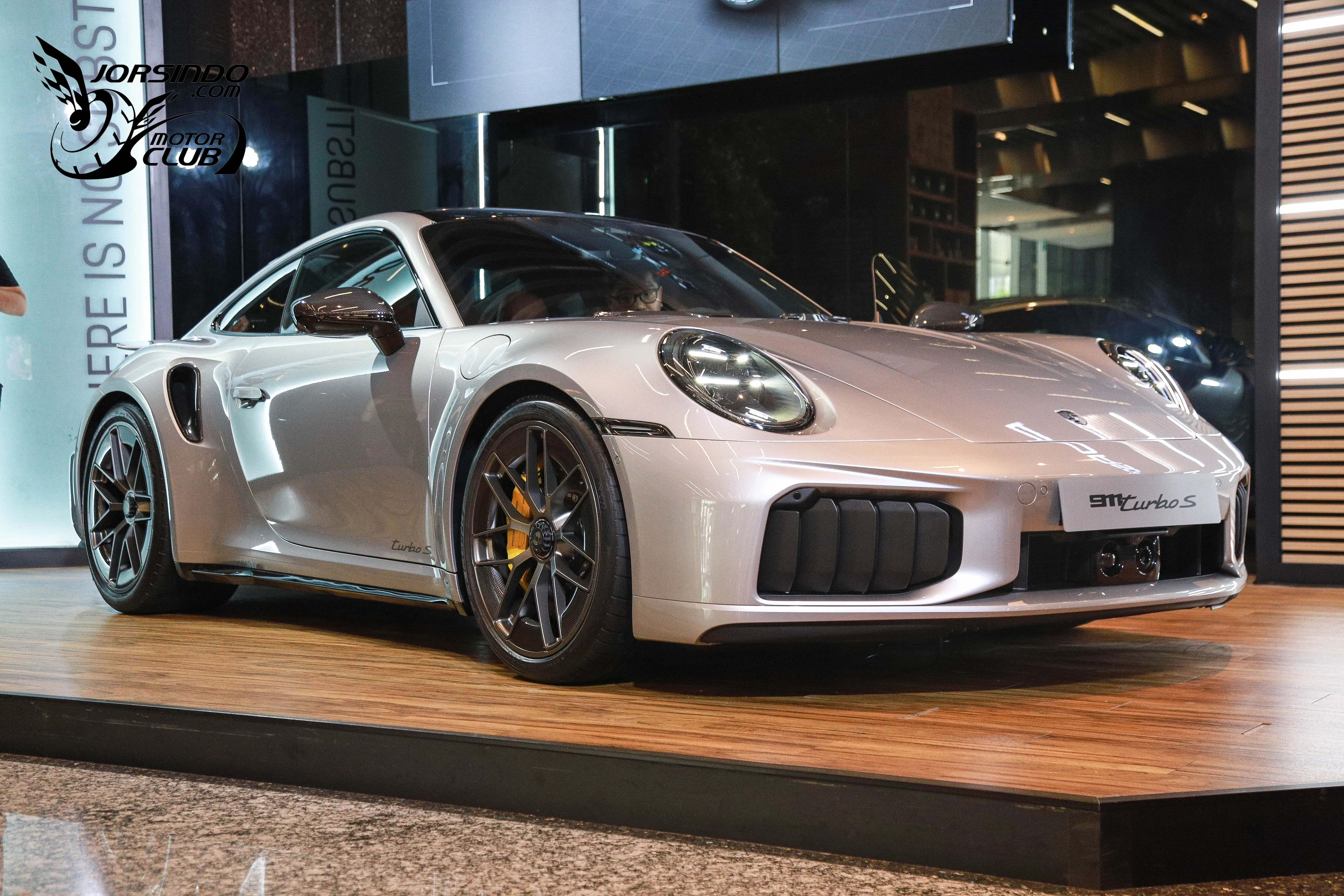 711PS雙渦輪T-Hybrid心臟！Porsche小改款911 Turbo S首度在台現身59|小老婆汽機車資訊網