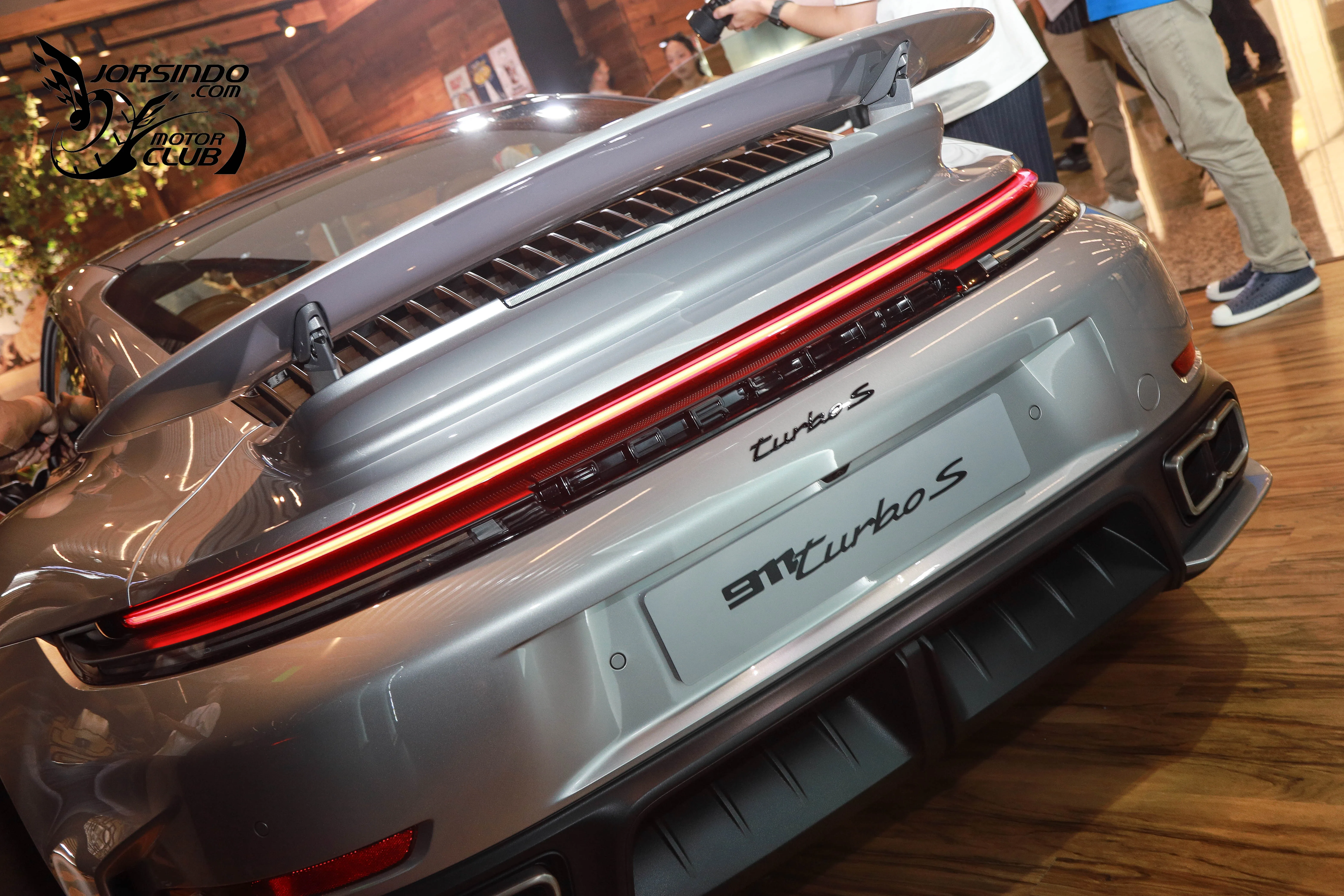 711PS雙渦輪T-Hybrid心臟！Porsche小改款911 Turbo S首度在台現身8898|小老婆汽機車資訊網