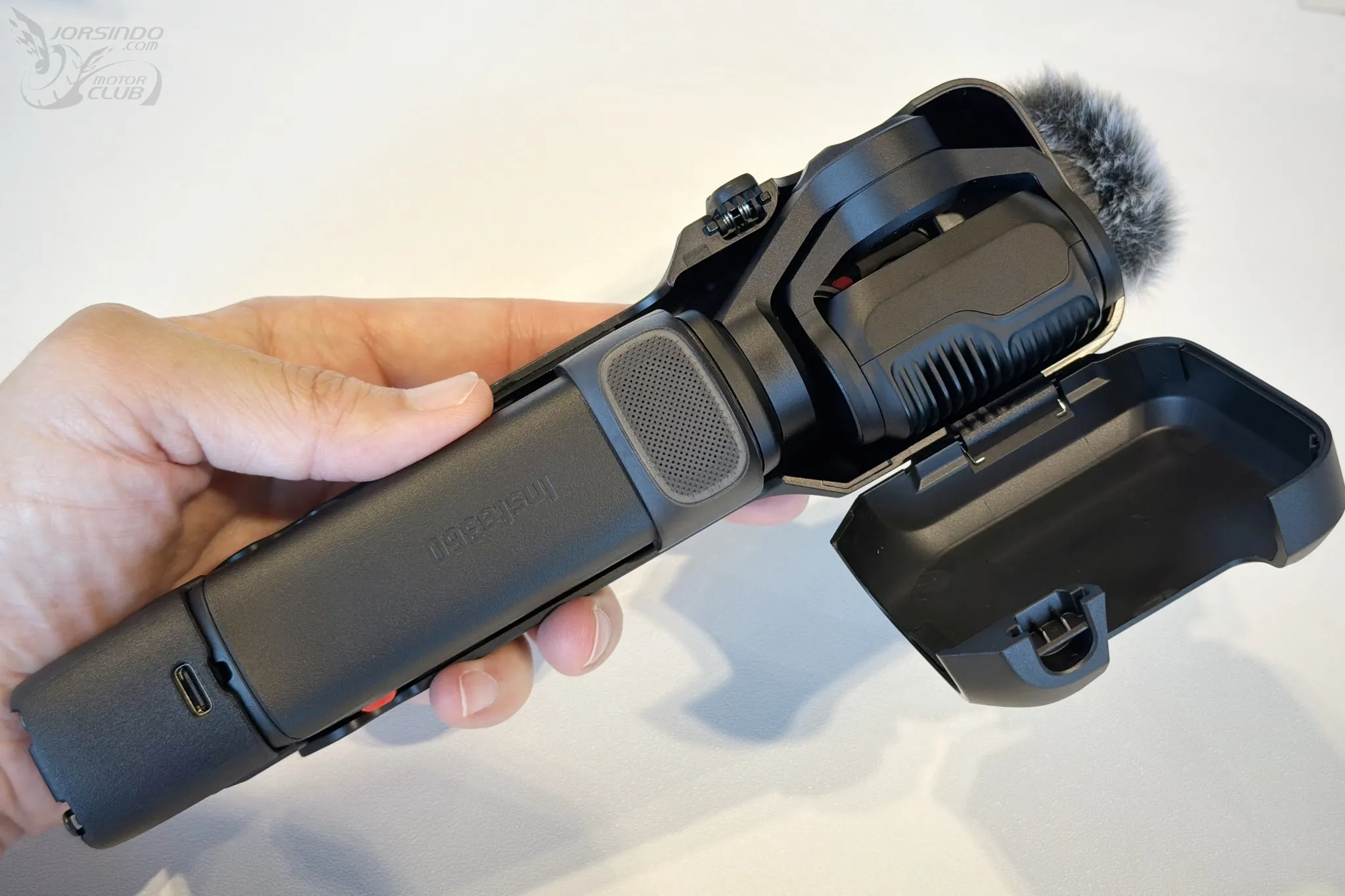 Insta360 Luna Ultra 台灣快速預覽：徠卡旗艦雲台相機，六月中開賣!836|Insta360 Luna Ultra,Insta360,Insta360 Luna,雲台相機,運動相機小老婆汽機車資訊網