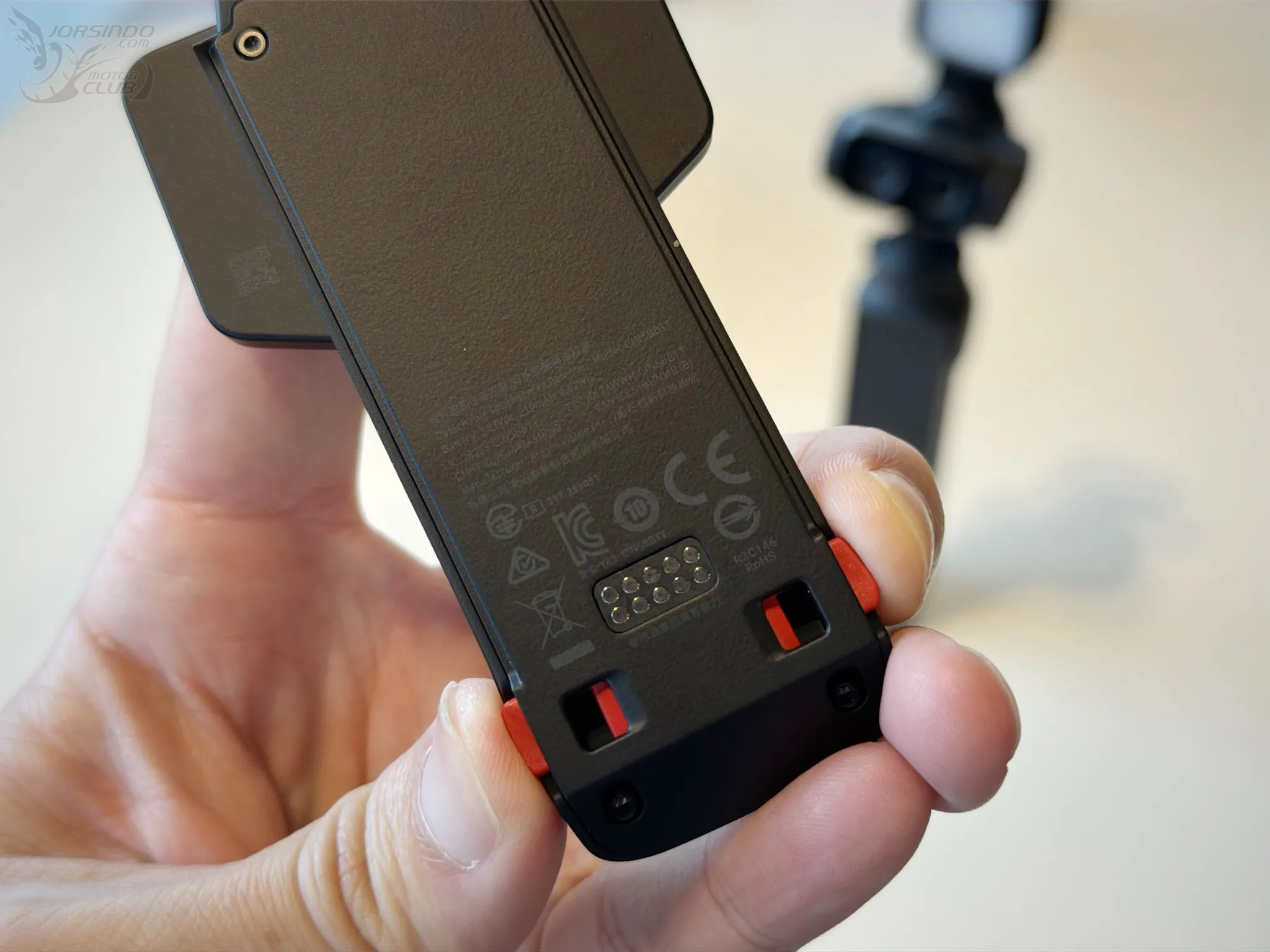 Insta360 Luna Ultra 台灣快速預覽：徠卡旗艦雲台相機，六月中開賣!8343|Insta360 Luna Ultra,Insta360,Insta360 Luna,雲台相機,運動相機小老婆汽機車資訊網