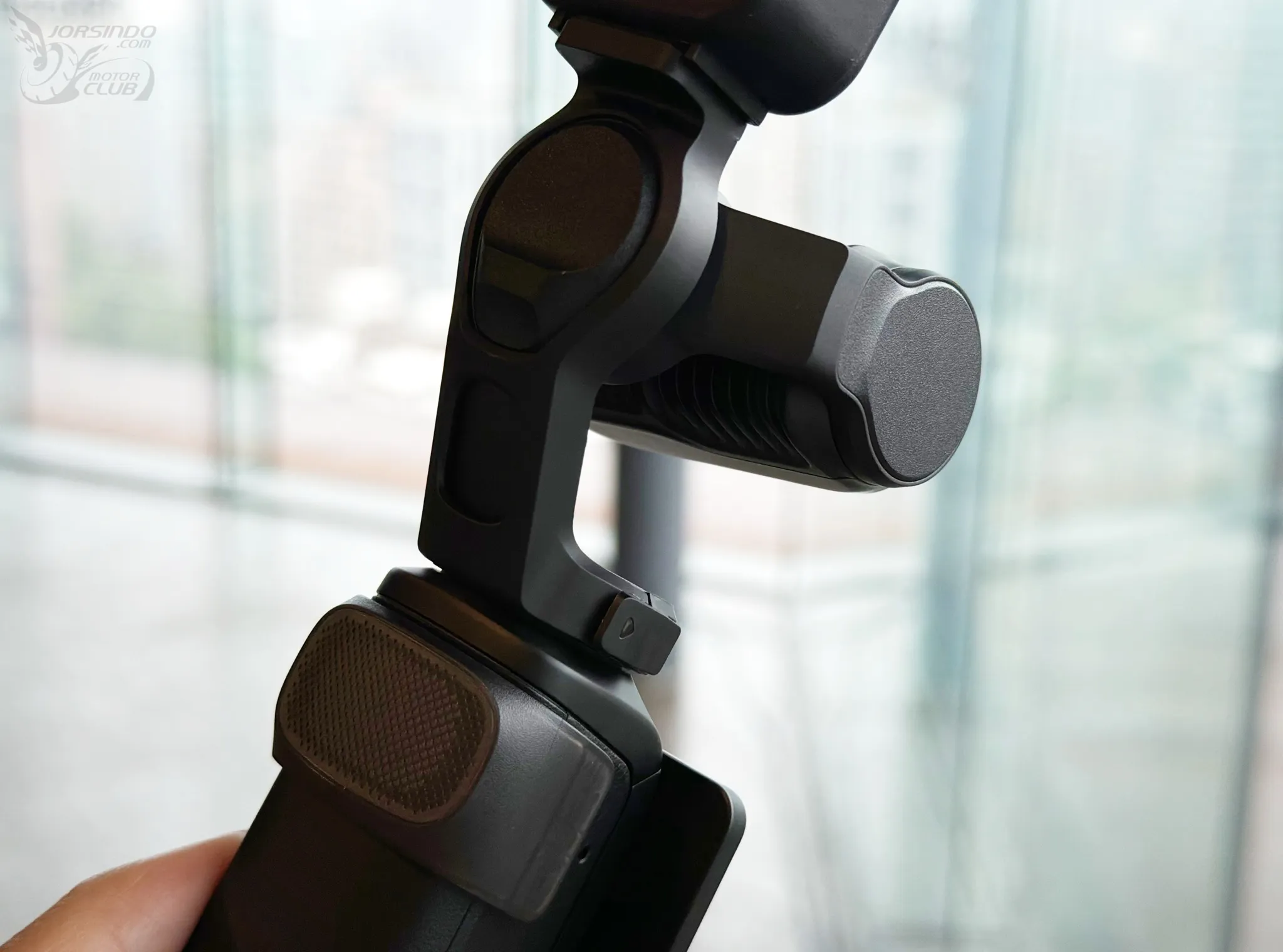 Insta360 Luna Ultra 台灣快速預覽：徠卡旗艦雲台相機，六月中開賣!833|Insta360 Luna Ultra,Insta360,Insta360 Luna,雲台相機,運動相機小老婆汽機車資訊網