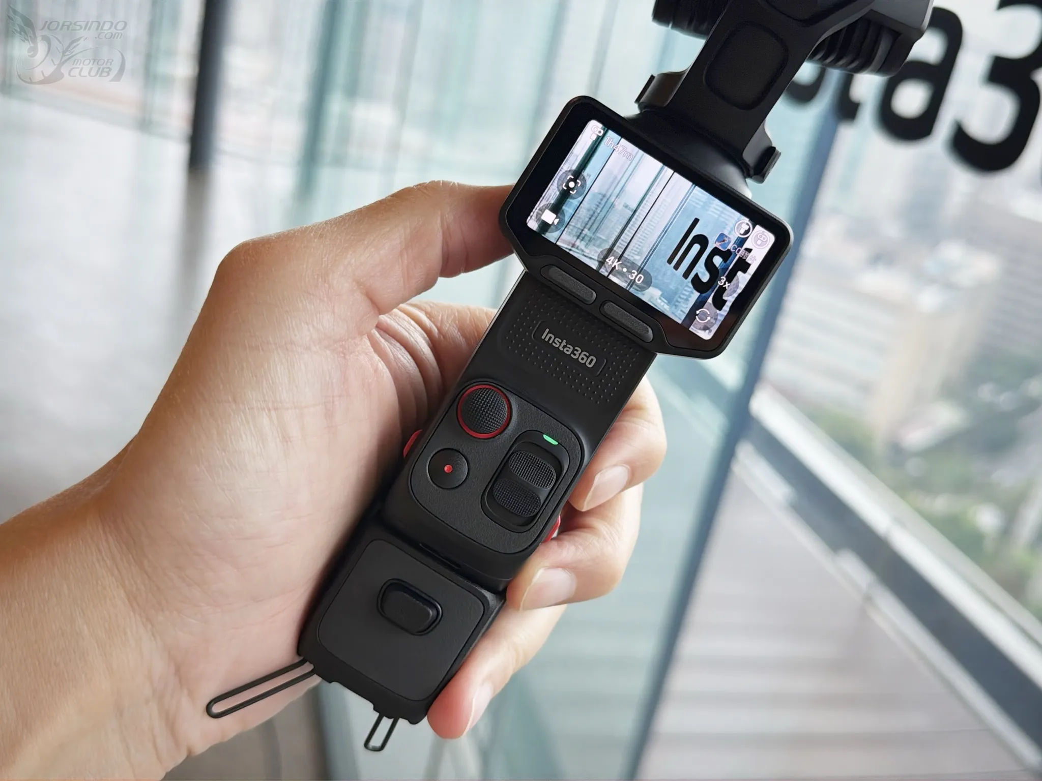 Insta360 Luna Ultra 台灣快速預覽：徠卡旗艦雲台相機，六月中開賣!1342|Insta360 Luna Ultra,Insta360,Insta360 Luna,雲台相機,運動相機小老婆汽機車資訊網