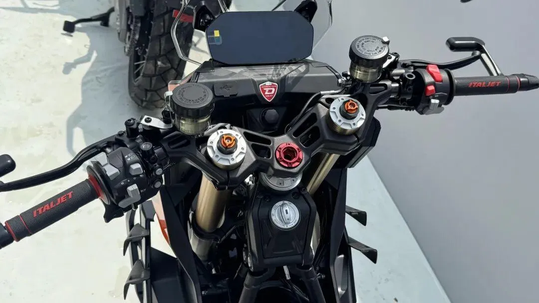 [试驾体验] Dragster 459 Twin到底贵在哪？43,999元究竟值不值？6980|小老婆汽機車資訊網