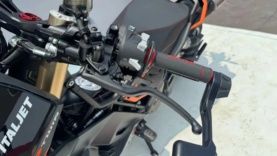 [试驾体验] Dragster 459 Twin到底贵在哪？43,999元究竟值不值？9417|小老婆汽機車資訊網
