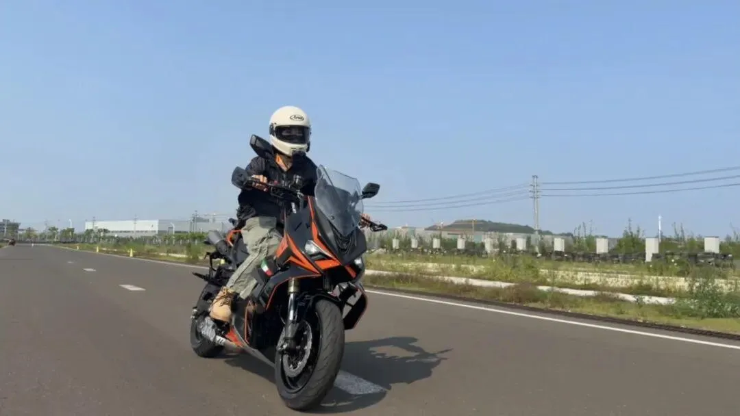 [试驾体验] Dragster 459 Twin到底贵在哪？43,999元究竟值不值？