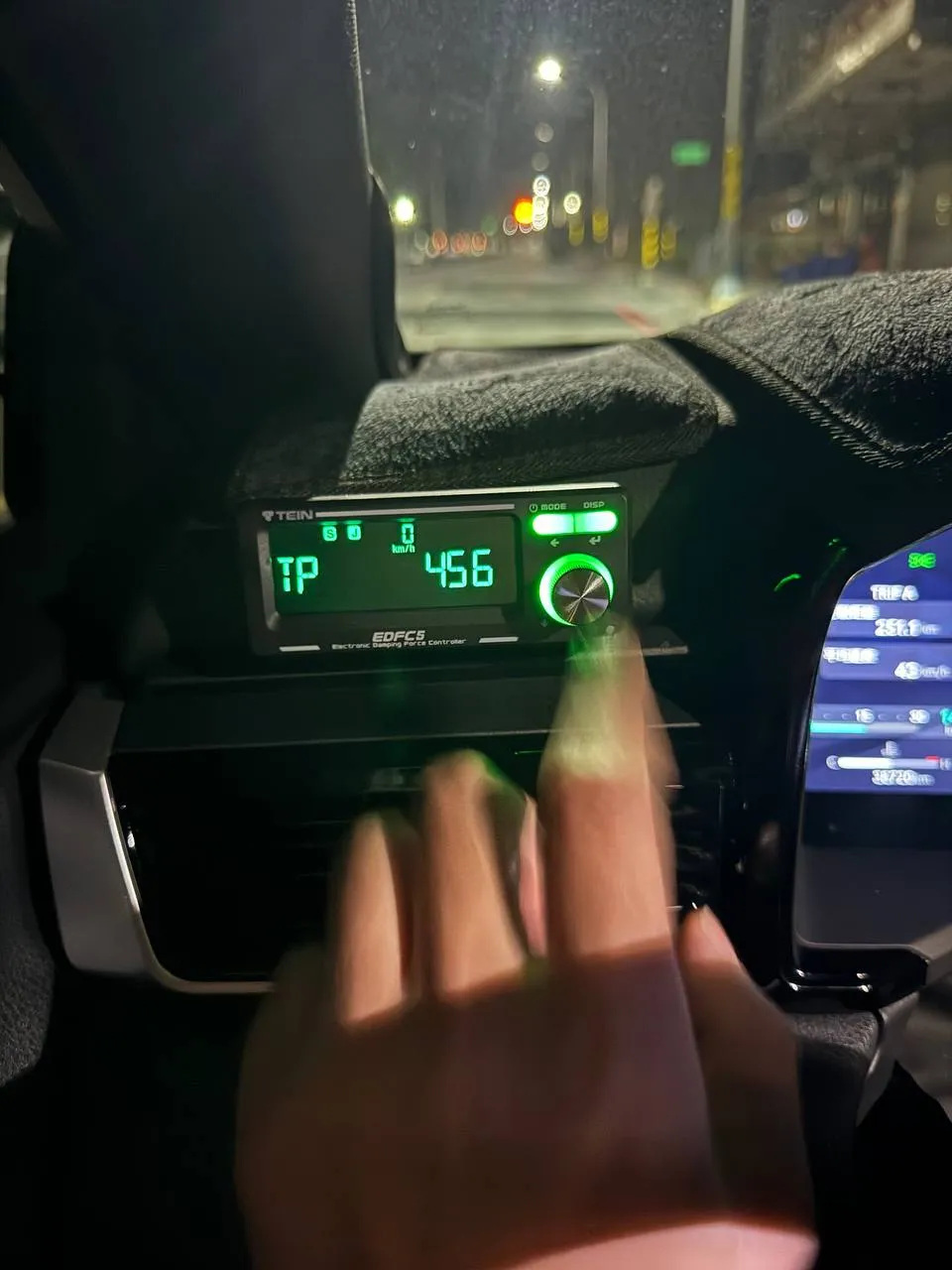 9Th Camry 2.5 HEV 懸吊升級：TEIN FLEX Z + EDFC5 有感初體驗9006|小老婆汽機車資訊網